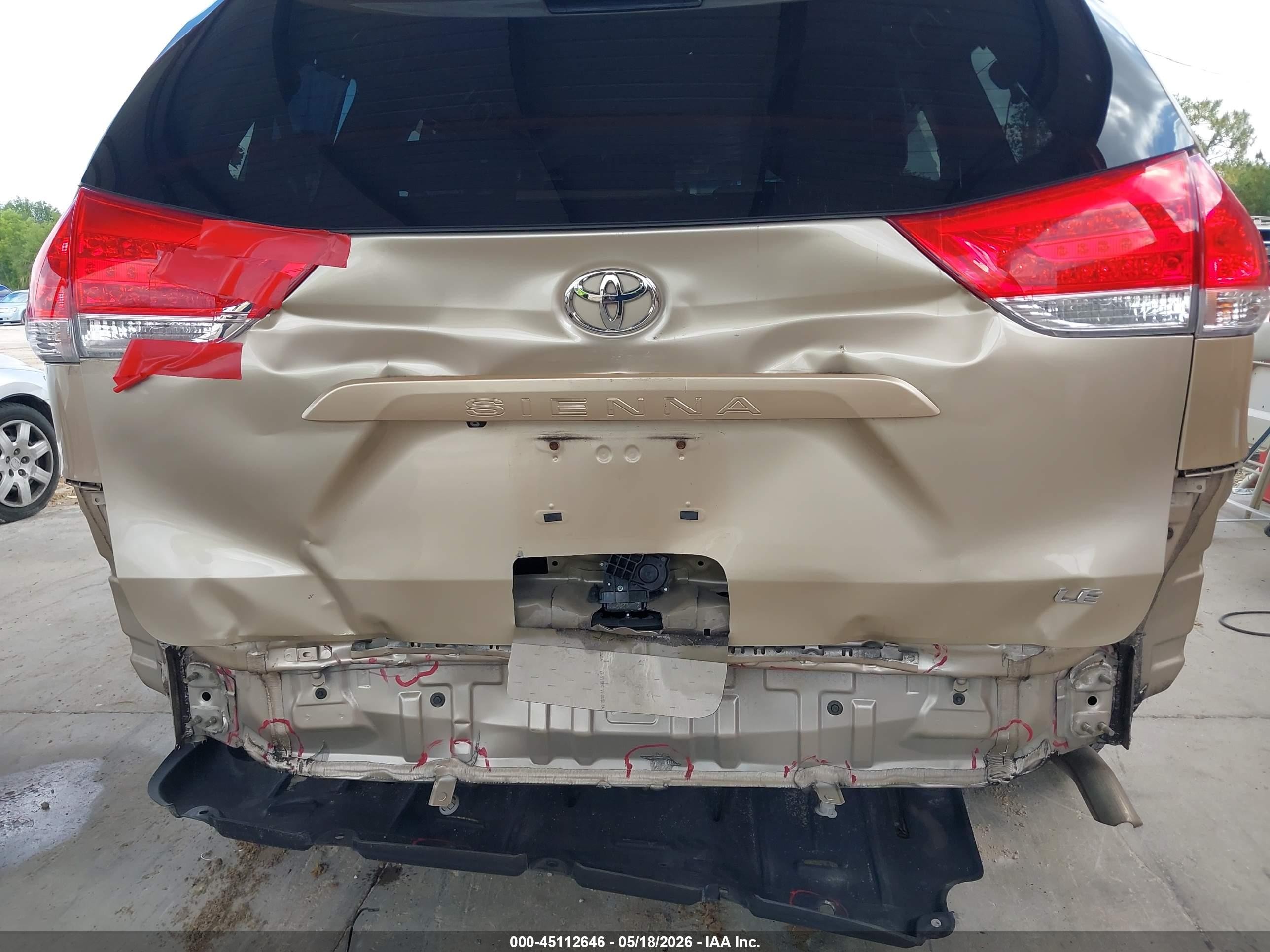 2013 Toyota Sienna Le V6 8 Passenger Gold vin: 5TDKK3DCXDS336458
