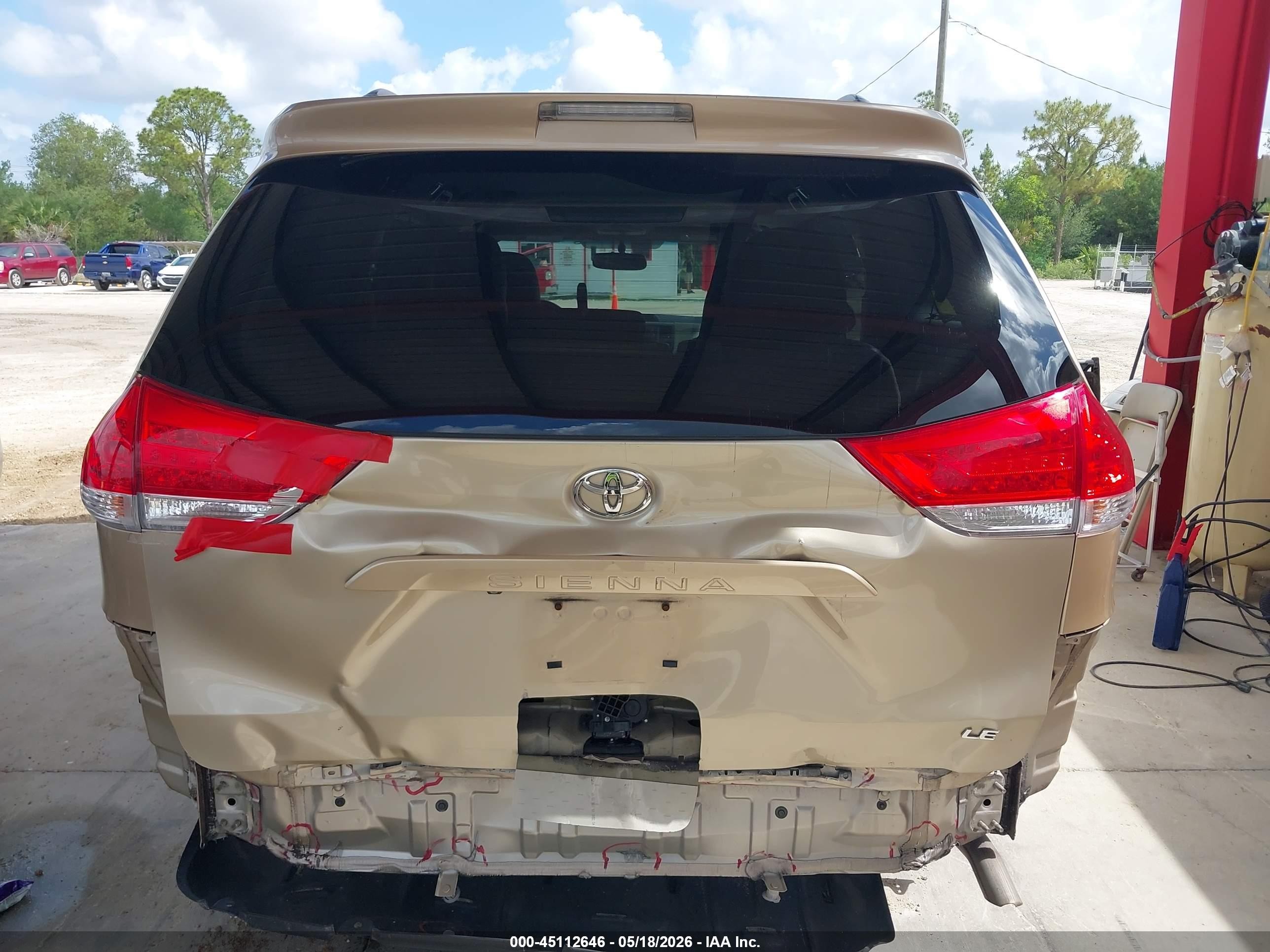 2013 Toyota Sienna Le V6 8 Passenger Gold vin: 5TDKK3DCXDS336458