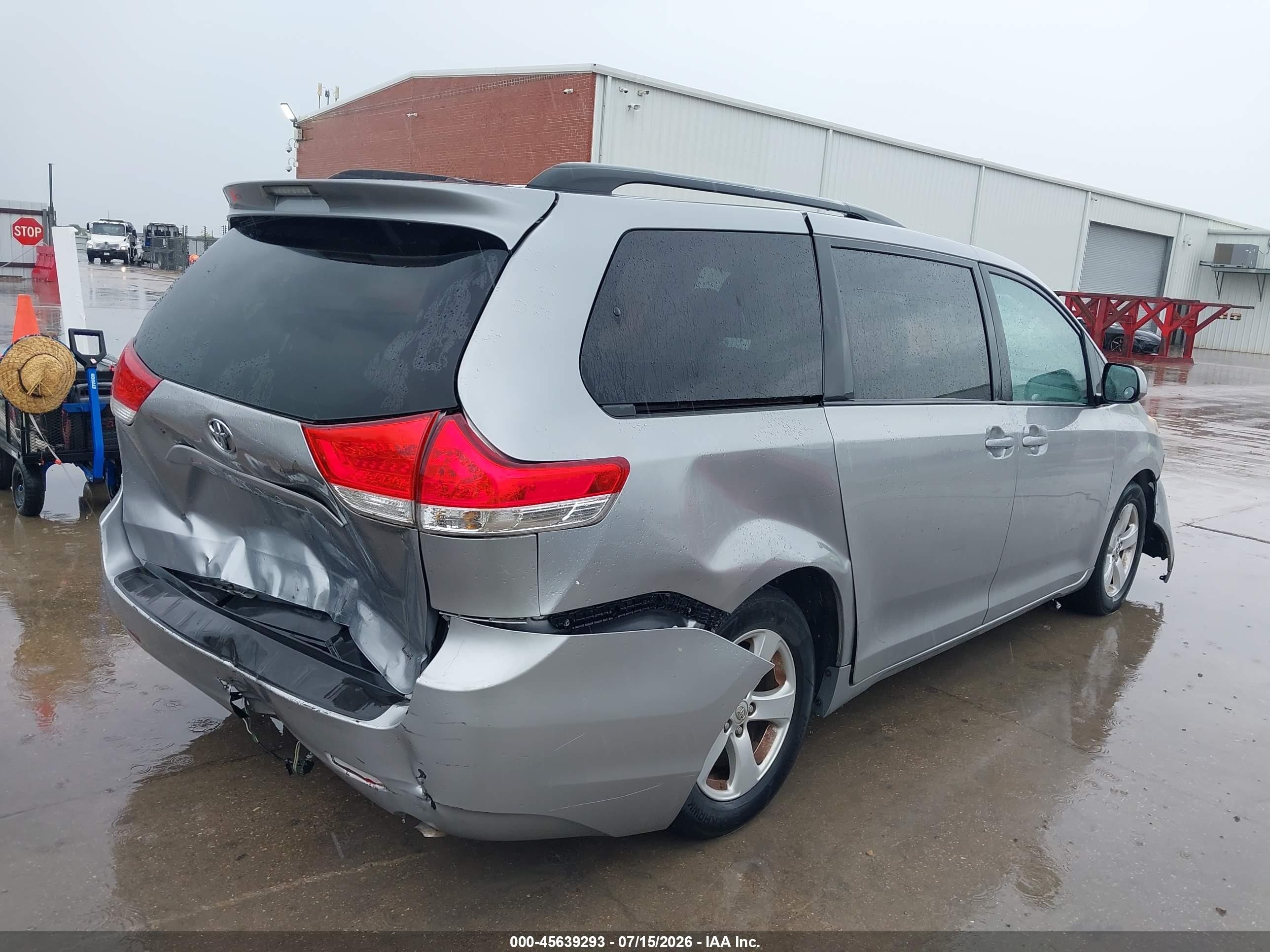 2013 Toyota Sienna Le V6 8 Passenger Silver vin: 5TDKK3DCXDS336461