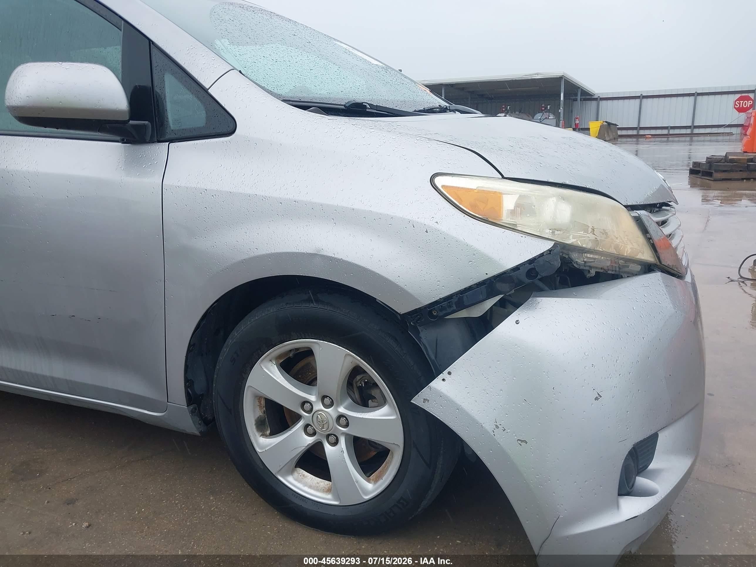 2013 Toyota Sienna Le V6 8 Passenger Silver vin: 5TDKK3DCXDS336461