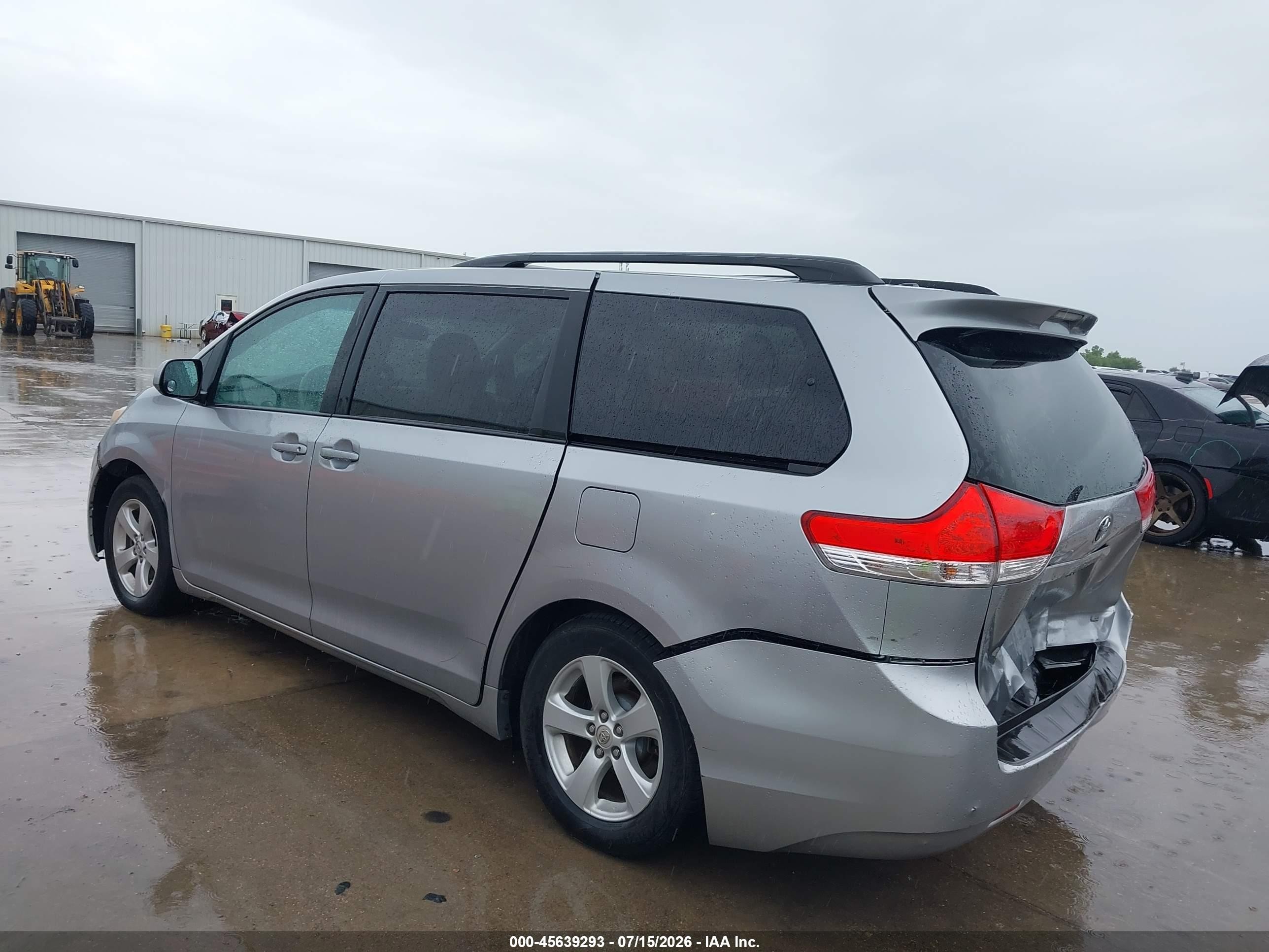 2013 Toyota Sienna Le V6 8 Passenger Silver vin: 5TDKK3DCXDS336461