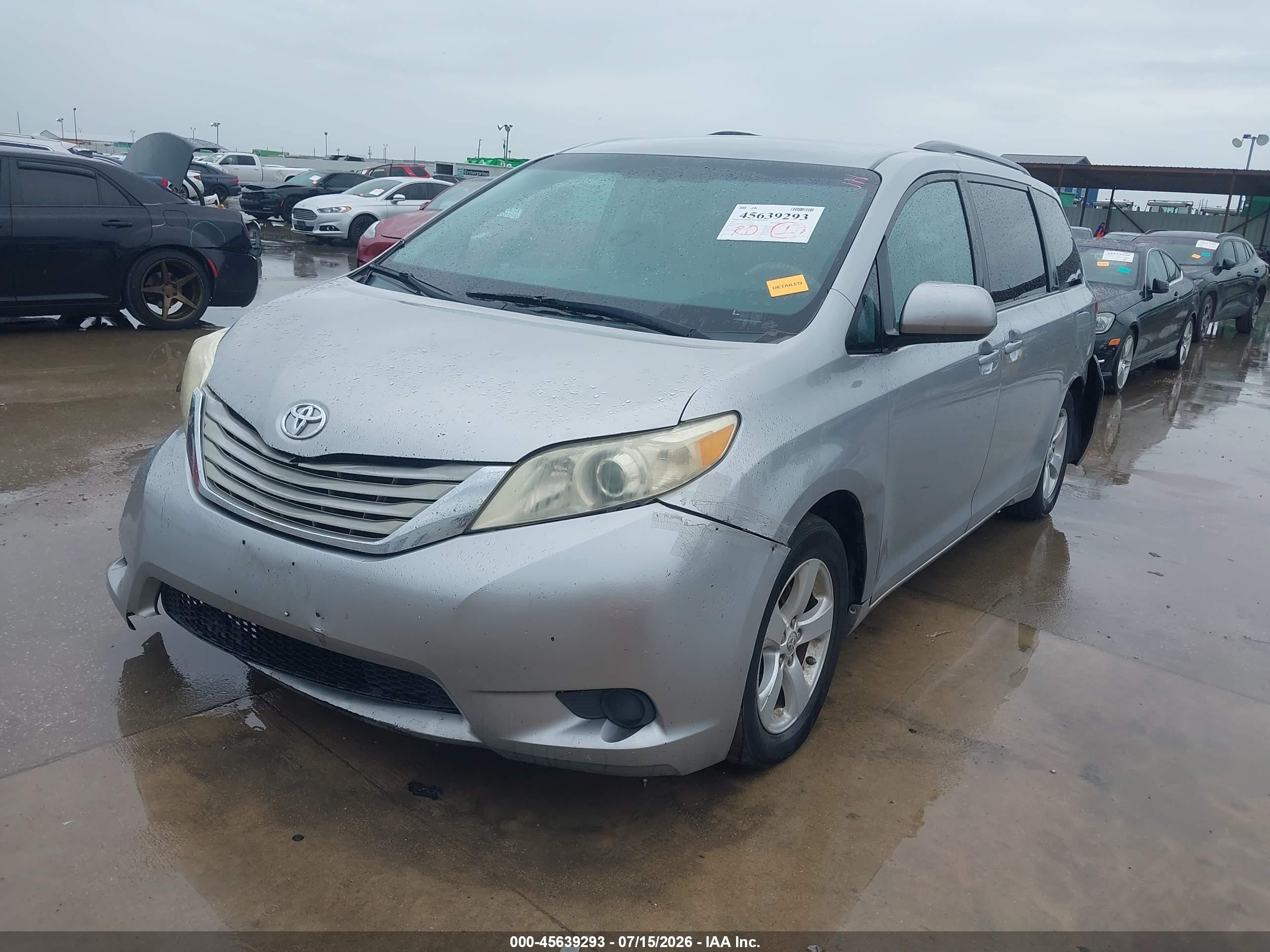 2013 Toyota Sienna Le V6 8 Passenger Silver vin: 5TDKK3DCXDS336461