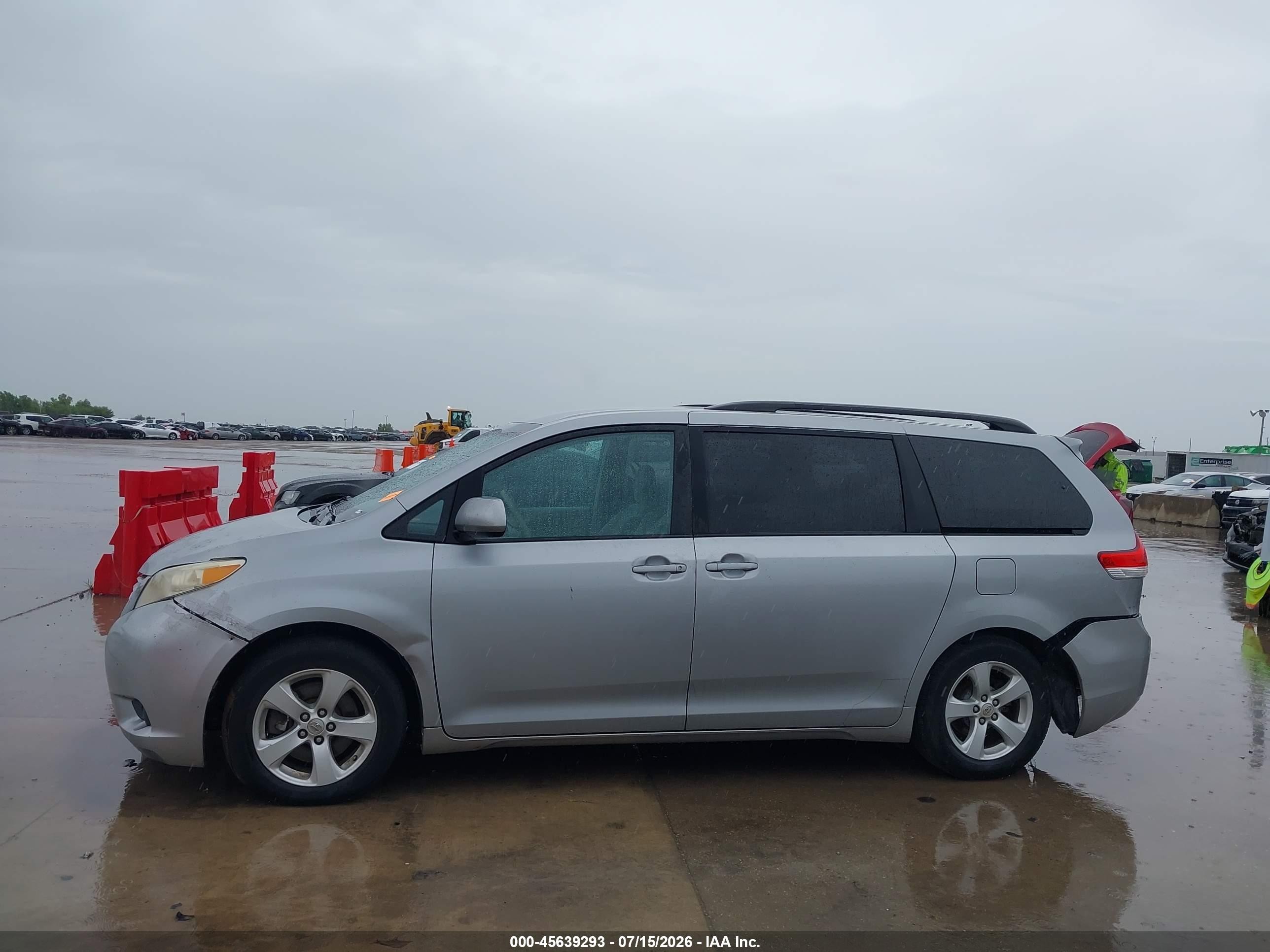 2013 Toyota Sienna Le V6 8 Passenger Silver vin: 5TDKK3DCXDS336461