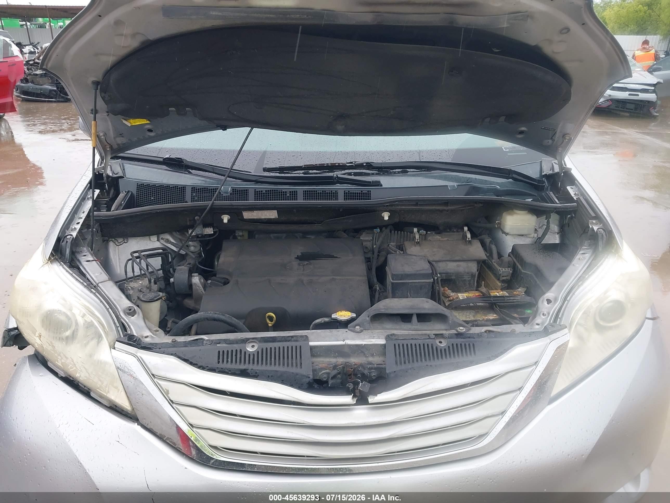 2013 Toyota Sienna Le V6 8 Passenger Silver vin: 5TDKK3DCXDS336461