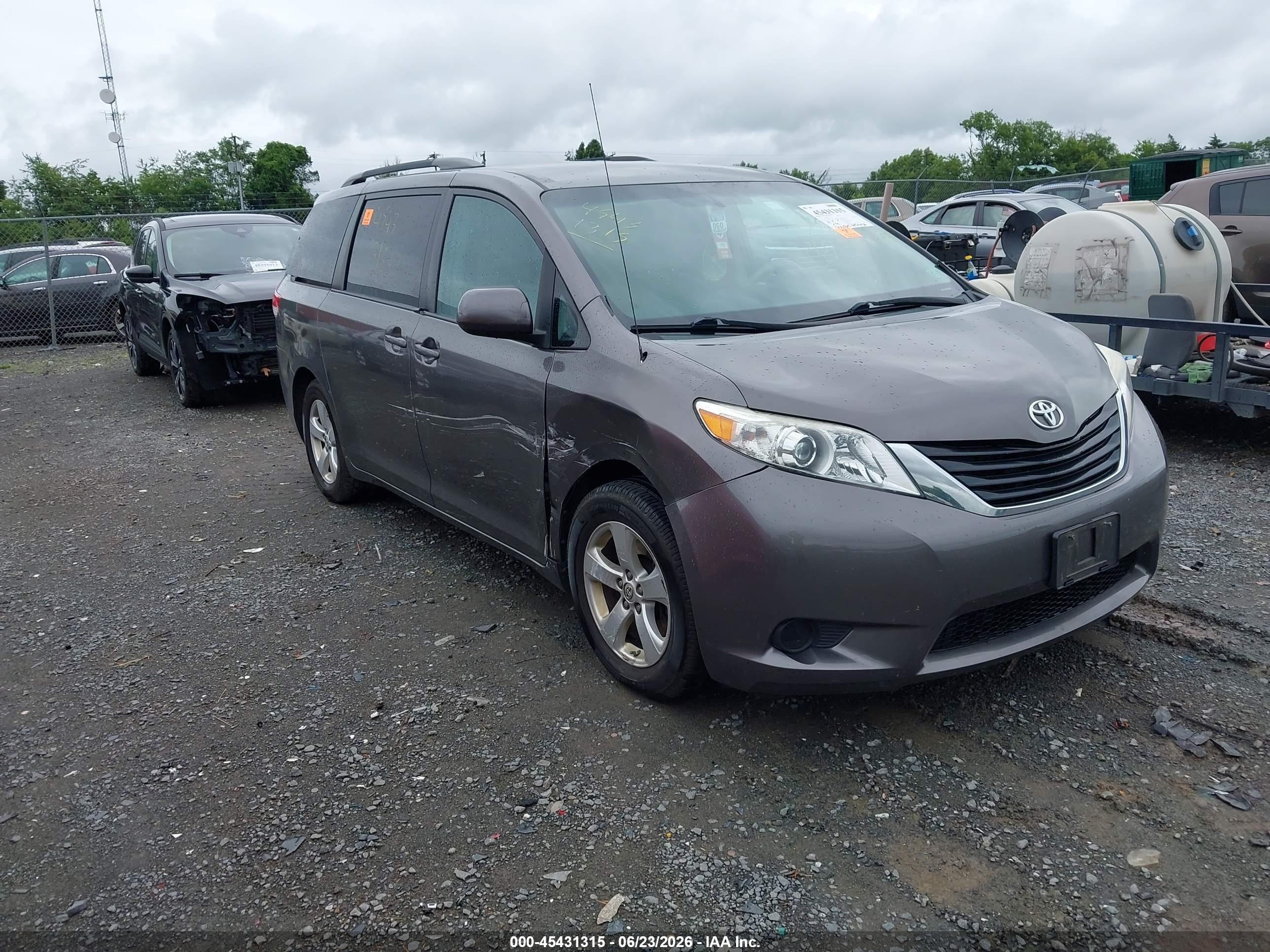 2013 Toyota Sienna Le V6 8 Passenger Серый vin: 5TDKK3DCXDS340154