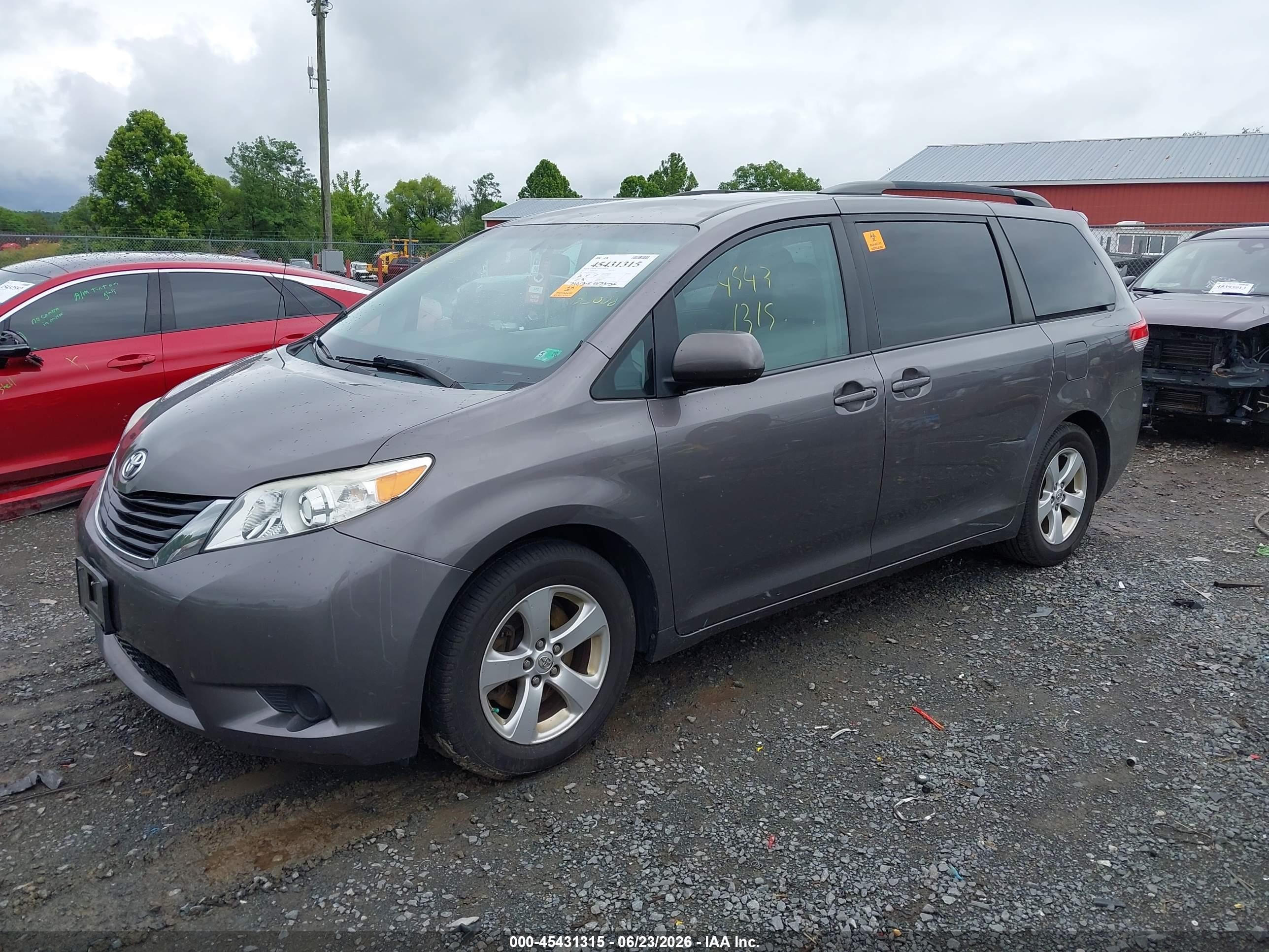 2013 Toyota Sienna Le V6 8 Passenger Gray vin: 5TDKK3DCXDS340154