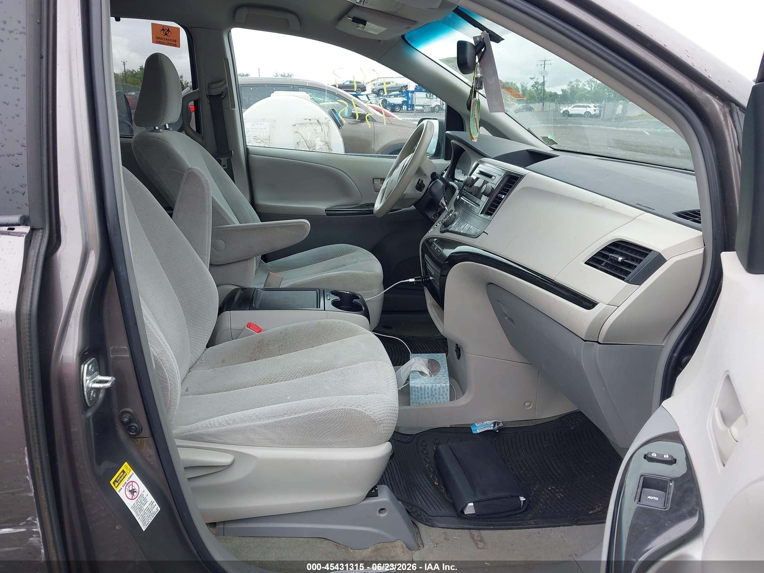 2013 Toyota Sienna Le V6 8 Passenger Gray vin: 5TDKK3DCXDS340154