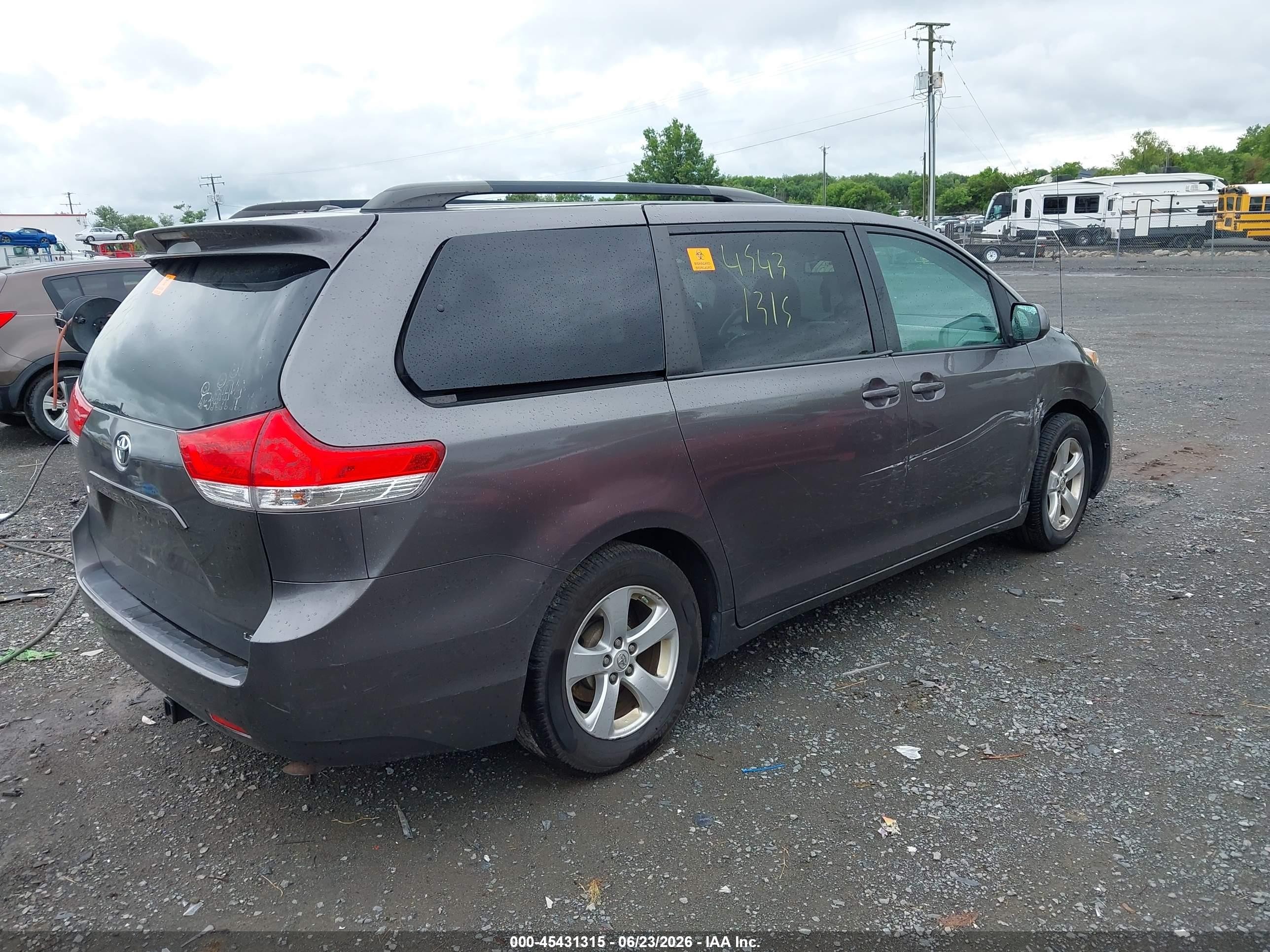 2013 Toyota Sienna Le V6 8 Passenger Gray vin: 5TDKK3DCXDS340154