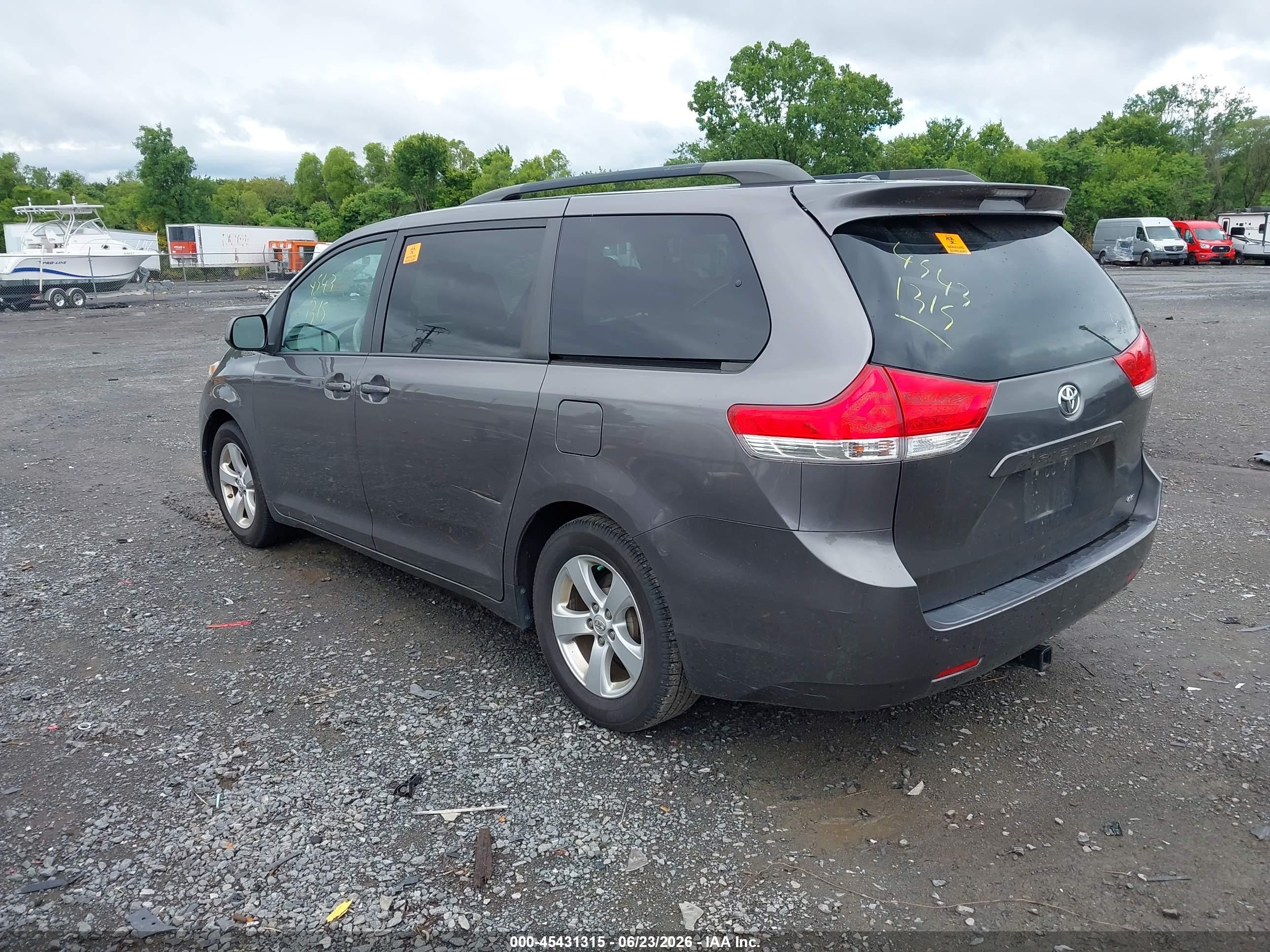 2013 Toyota Sienna Le V6 8 Passenger Gray vin: 5TDKK3DCXDS340154