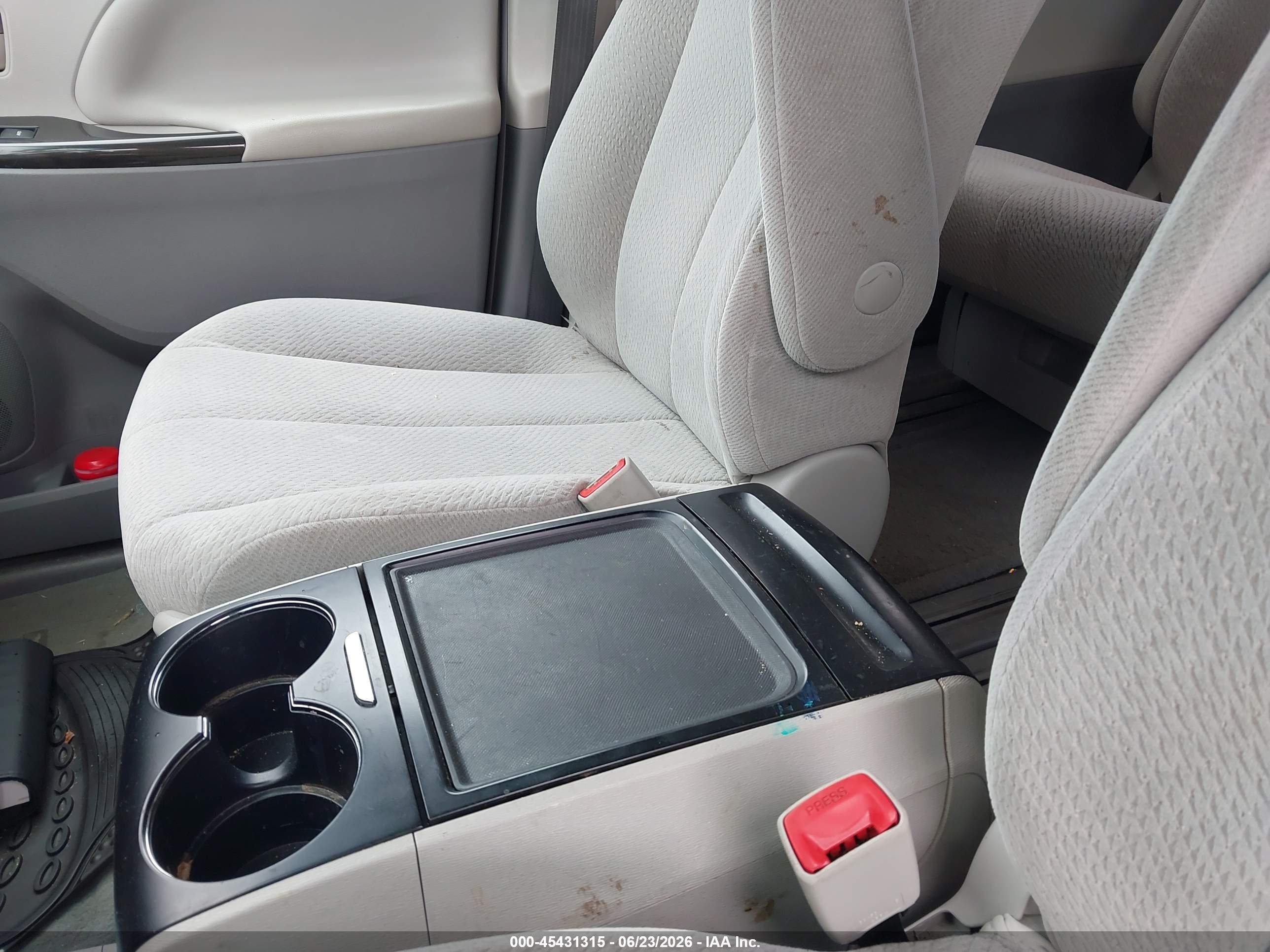 2013 Toyota Sienna Le V6 8 Passenger Gray vin: 5TDKK3DCXDS340154
