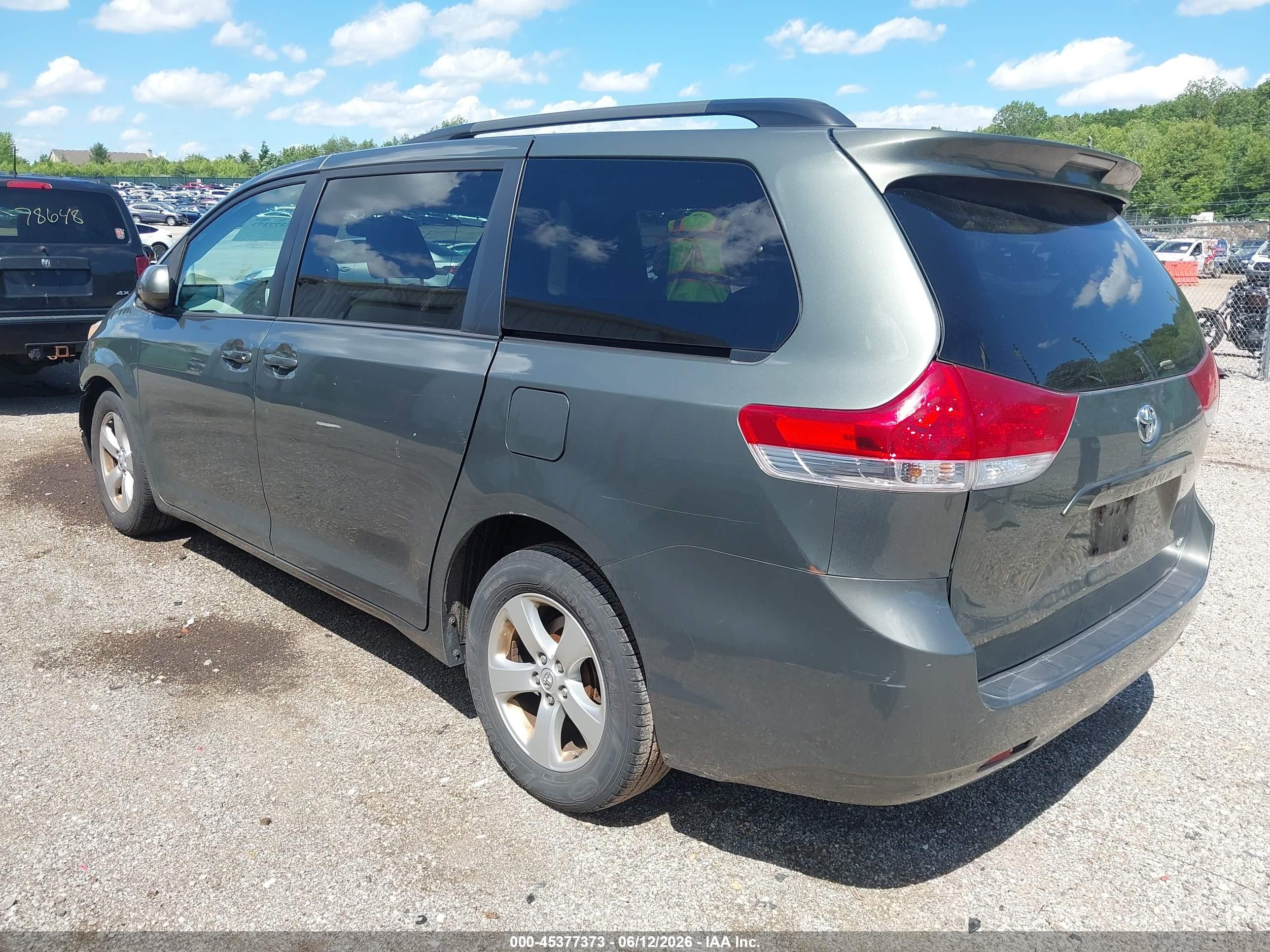 2013 Toyota Sienna Le V6 8 Passenger Зеленый vin: 5TDKK3DCXDS358217