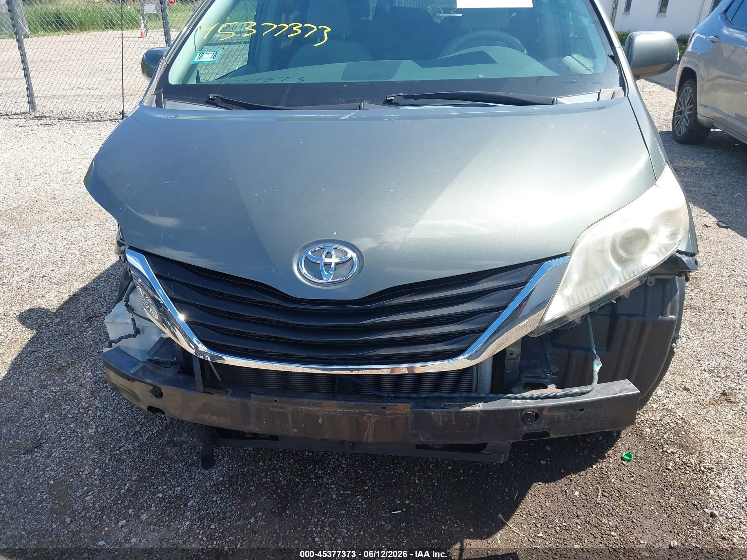 2013 Toyota Sienna Le V6 8 Passenger Зеленый vin: 5TDKK3DCXDS358217