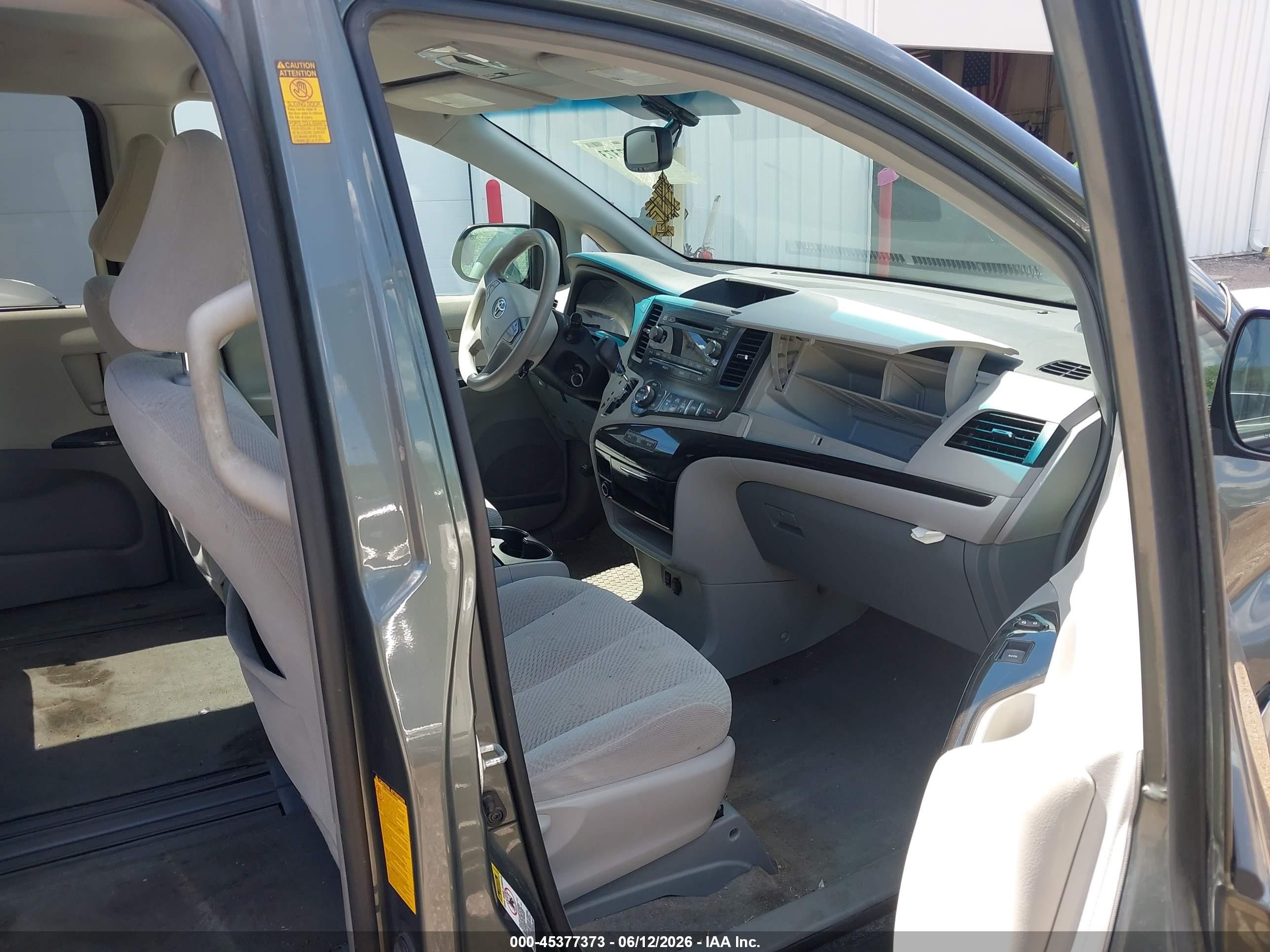 2013 Toyota Sienna Le V6 8 Passenger Зеленый vin: 5TDKK3DCXDS358217