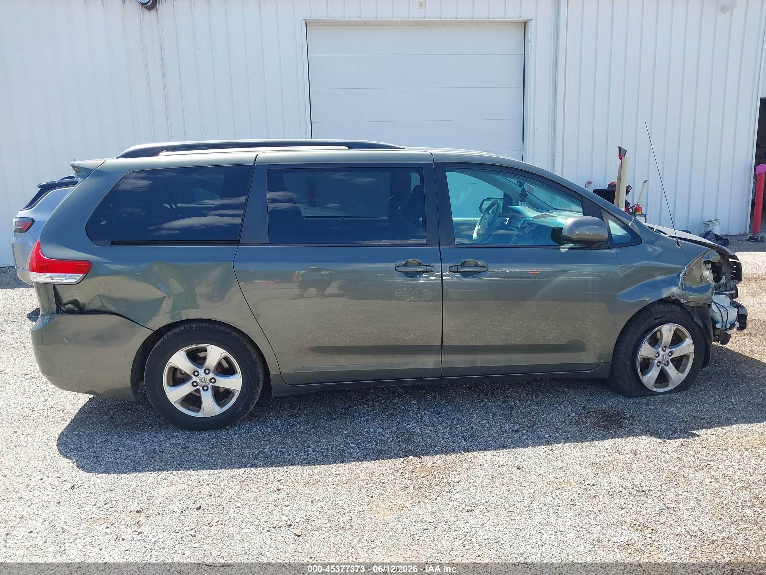 2013 Toyota Sienna Le V6 8 Passenger Зеленый vin: 5TDKK3DCXDS358217