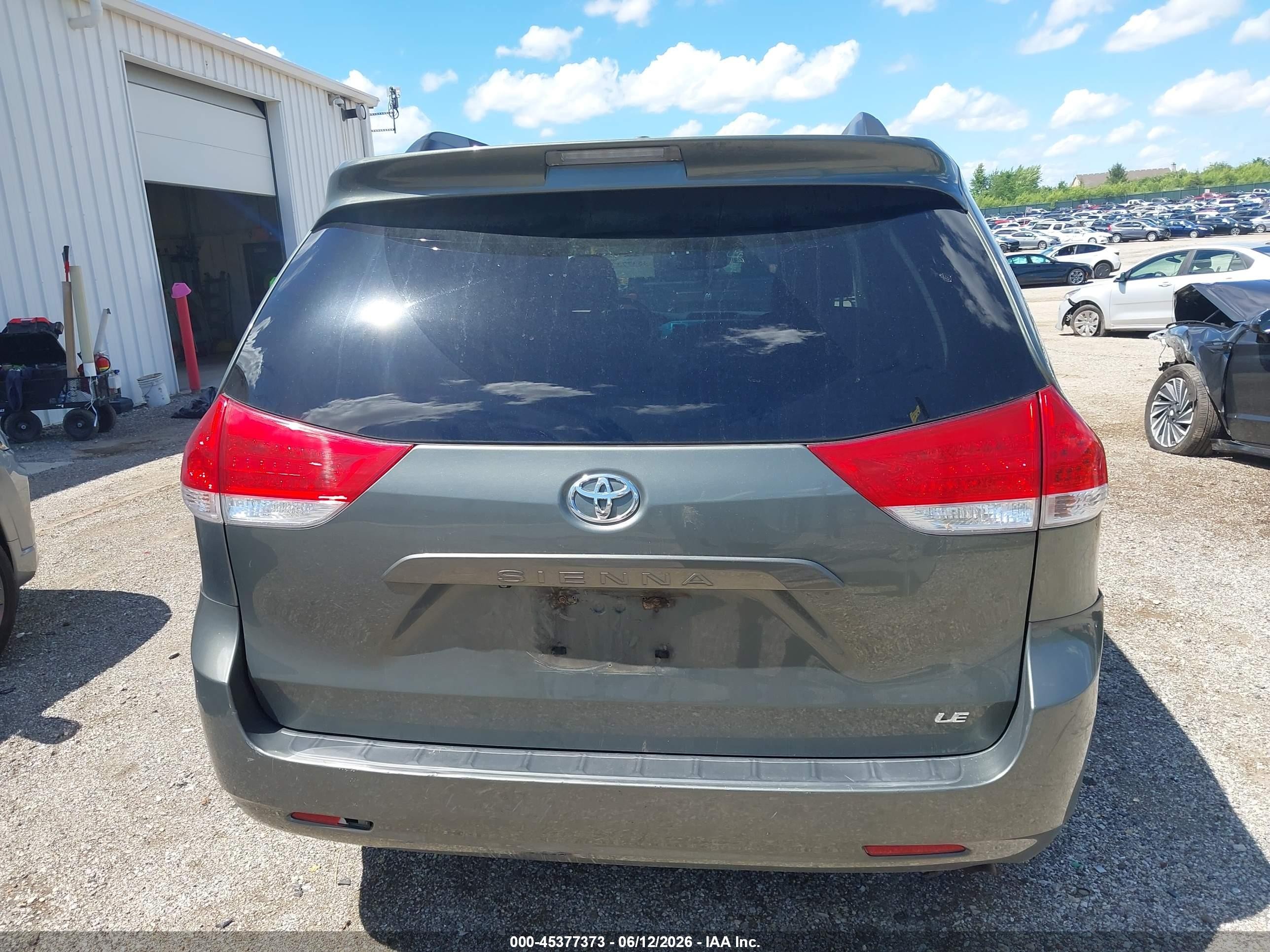 2013 Toyota Sienna Le V6 8 Passenger Зеленый vin: 5TDKK3DCXDS358217