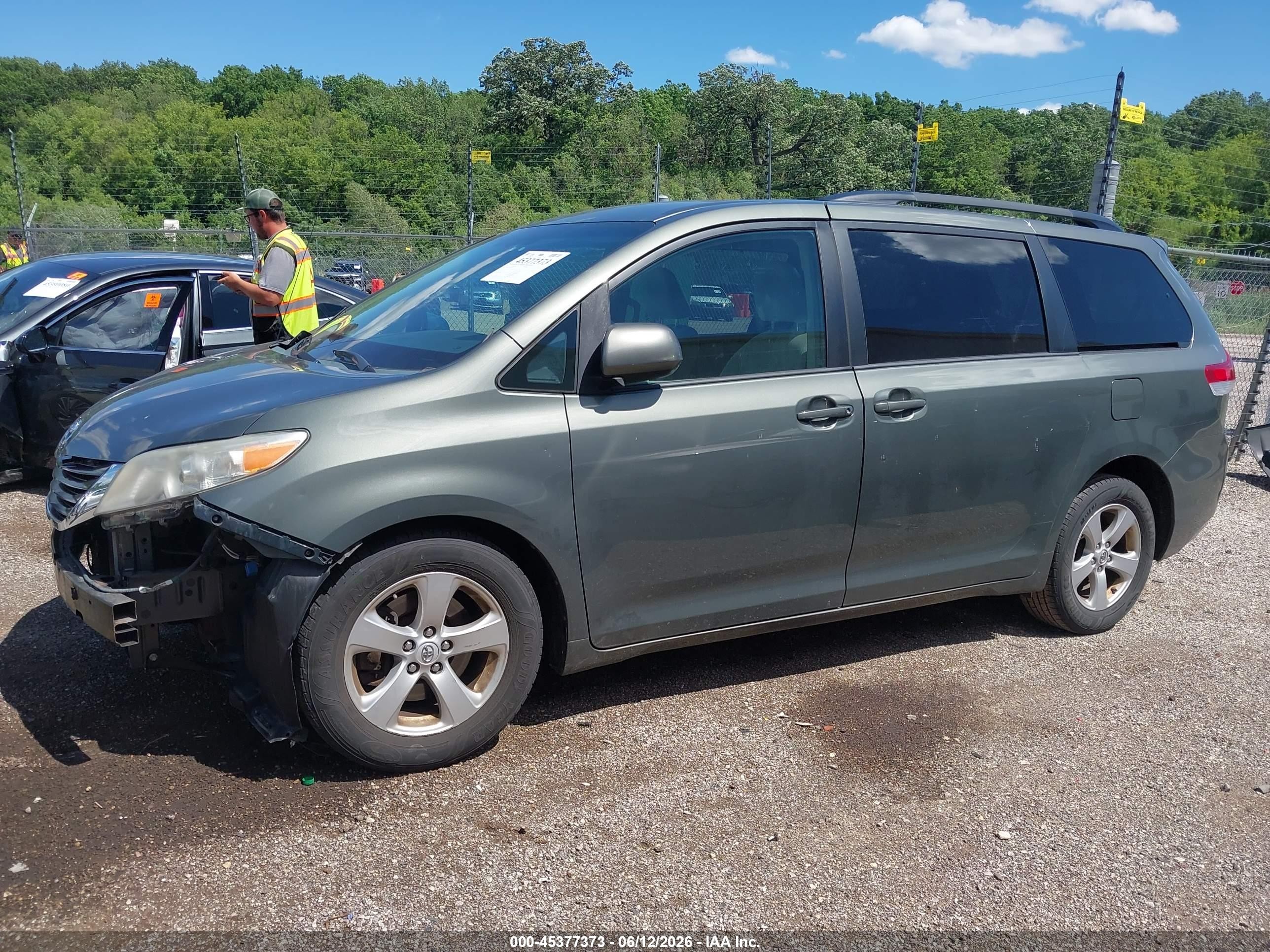 2013 Toyota Sienna Le V6 8 Passenger Зеленый vin: 5TDKK3DCXDS358217