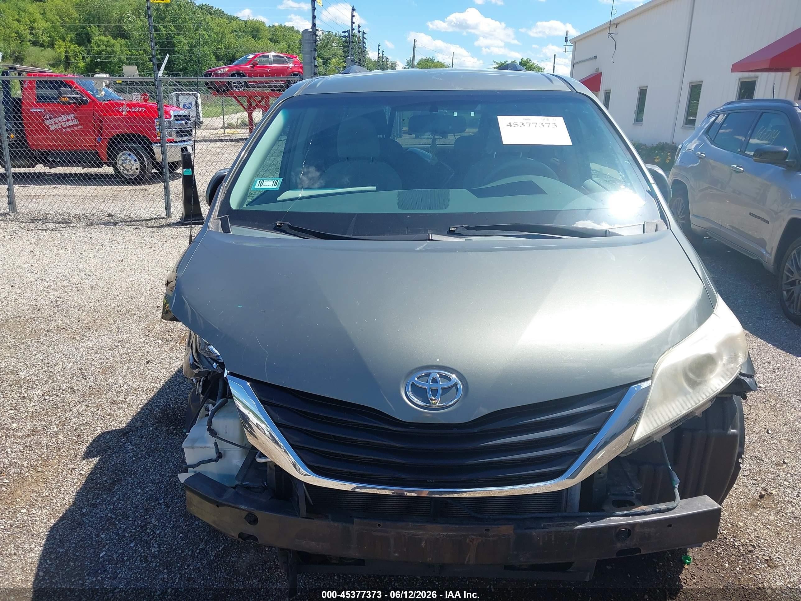 2013 Toyota Sienna Le V6 8 Passenger Зеленый vin: 5TDKK3DCXDS358217