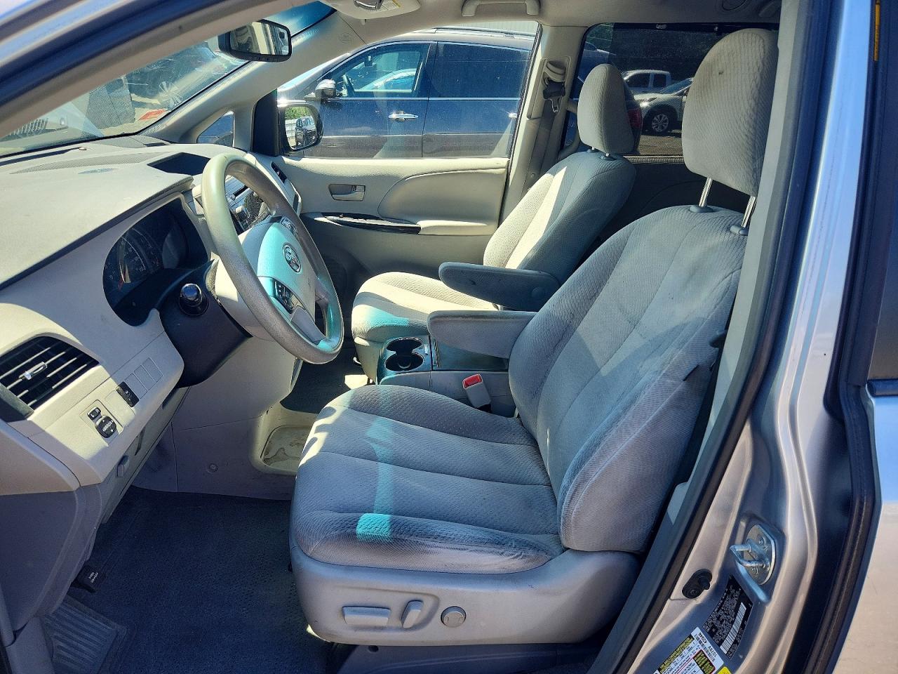 2013 Toyota Sienna Le Silver vin: 5TDKK3DCXDS372831