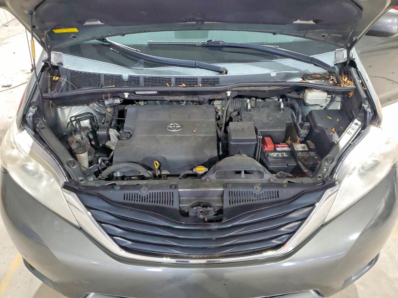 2013 Toyota Sienna Le Зеленый vin: 5TDKK3DCXDS375678