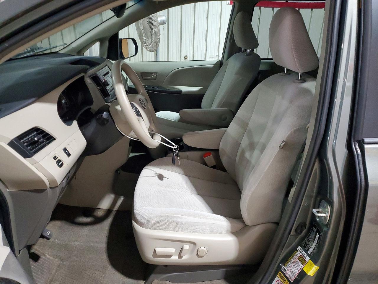 2013 Toyota Sienna Le Зеленый vin: 5TDKK3DCXDS375678