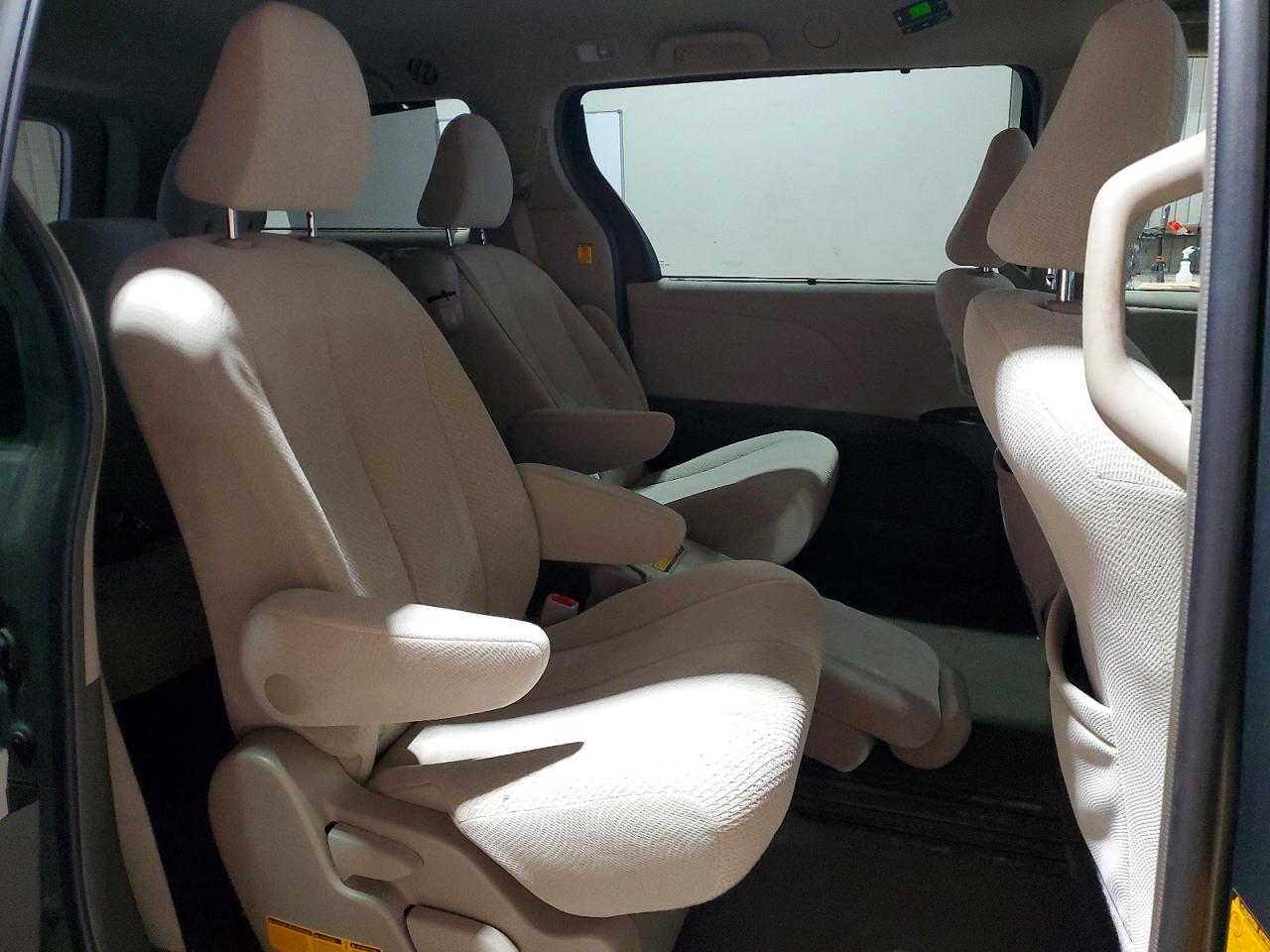 2013 Toyota Sienna Le Зеленый vin: 5TDKK3DCXDS375678