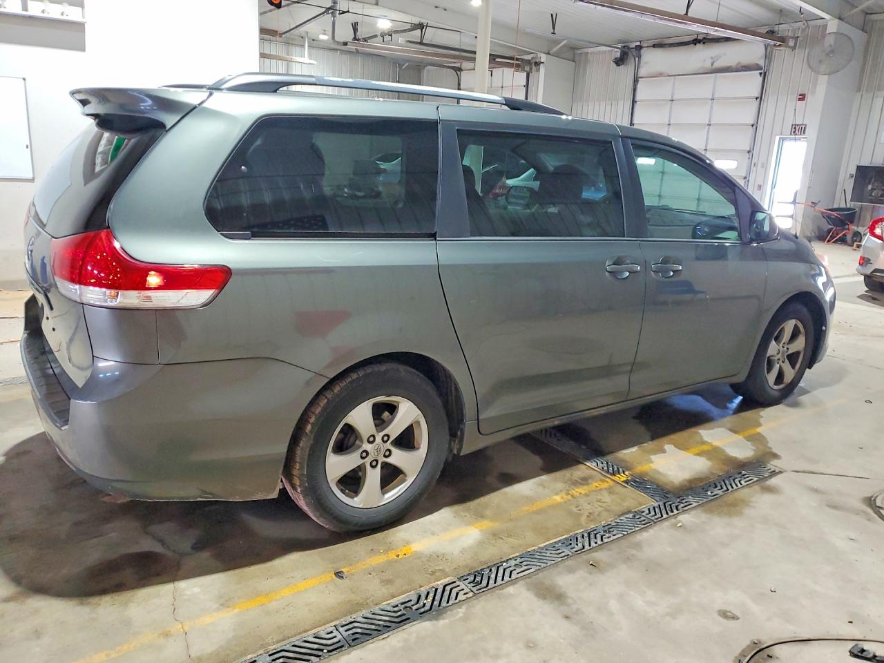2013 Toyota Sienna Le Зеленый vin: 5TDKK3DCXDS375678