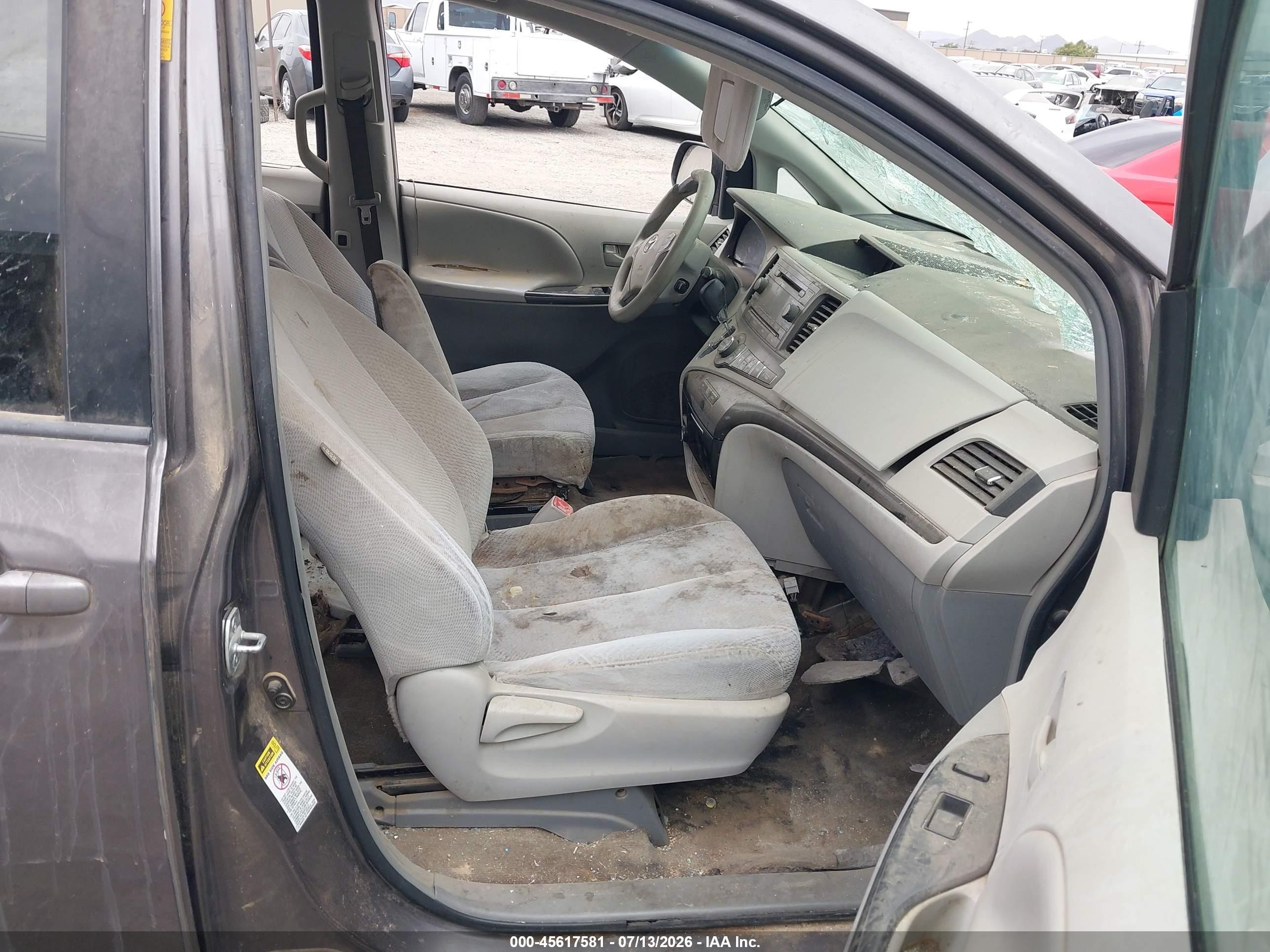 2013 Toyota Sienna Le V6 8 Passenger Gray vin: 5TDKK3DCXDS377981