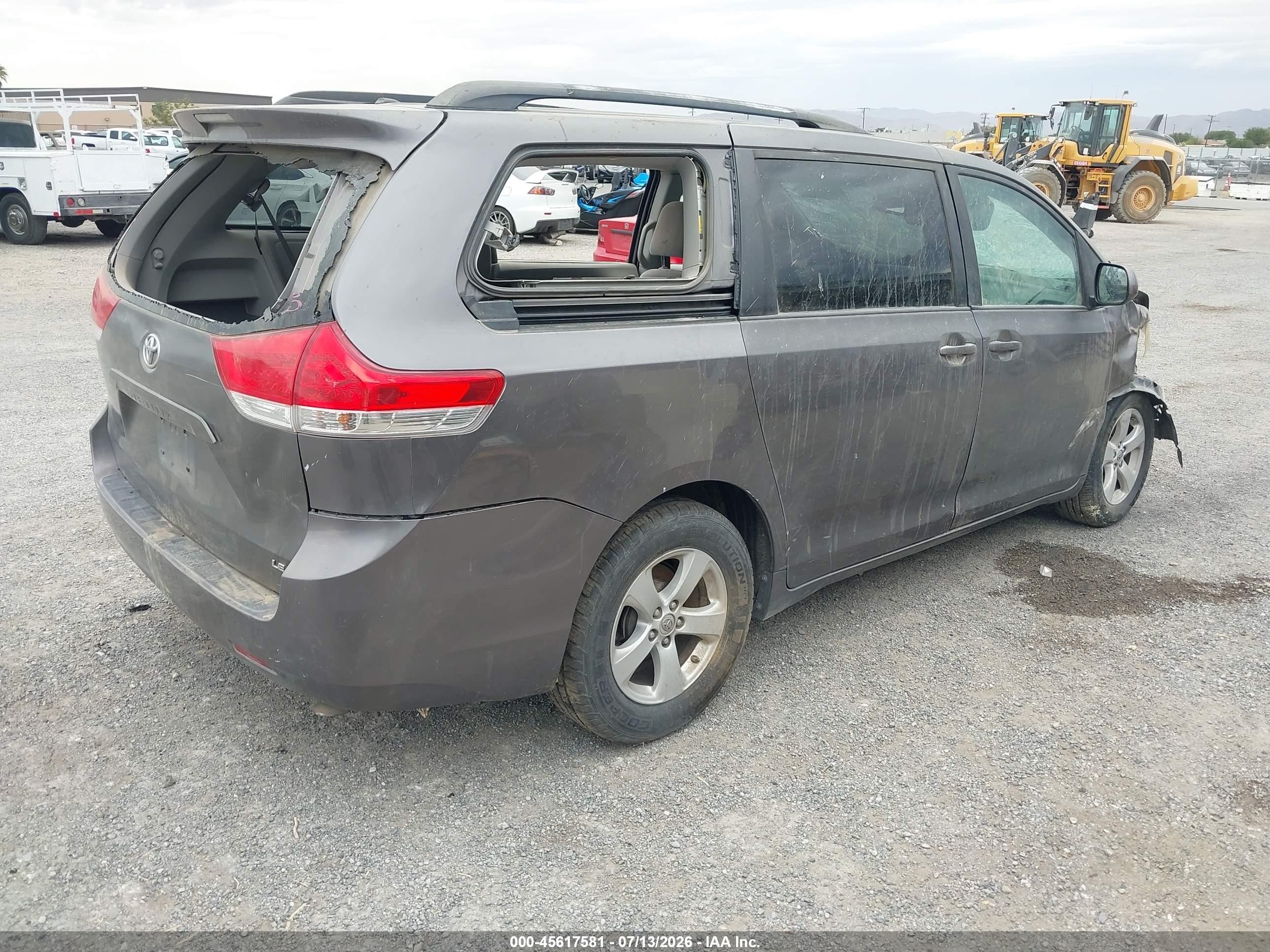 2013 Toyota Sienna Le V6 8 Passenger Gray vin: 5TDKK3DCXDS377981