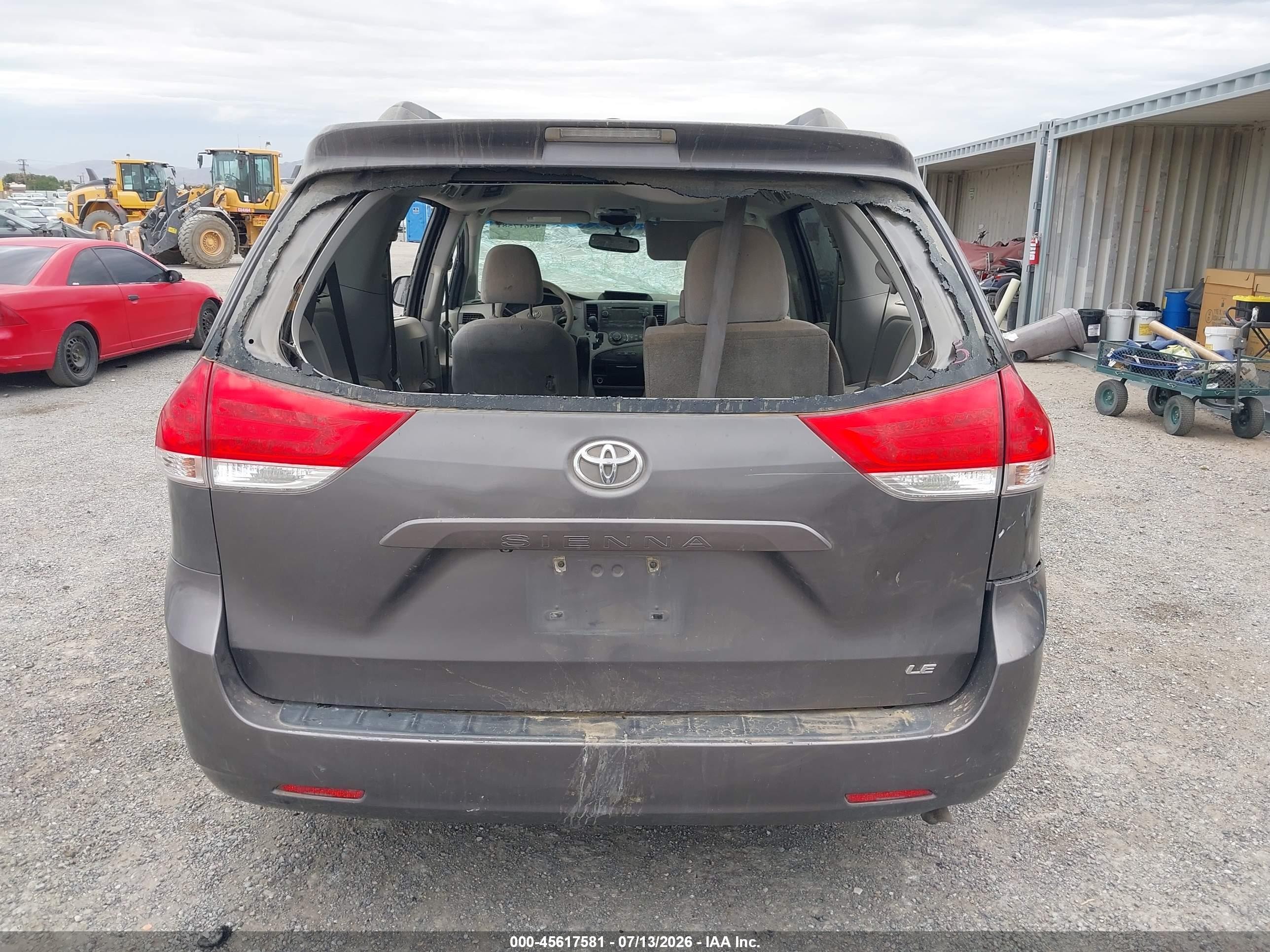 2013 Toyota Sienna Le V6 8 Passenger Gray vin: 5TDKK3DCXDS377981