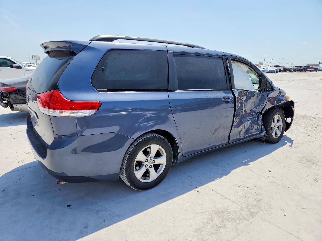 2013 Toyota Sienna Le Blue vin: 5TDKK3DCXDS382565