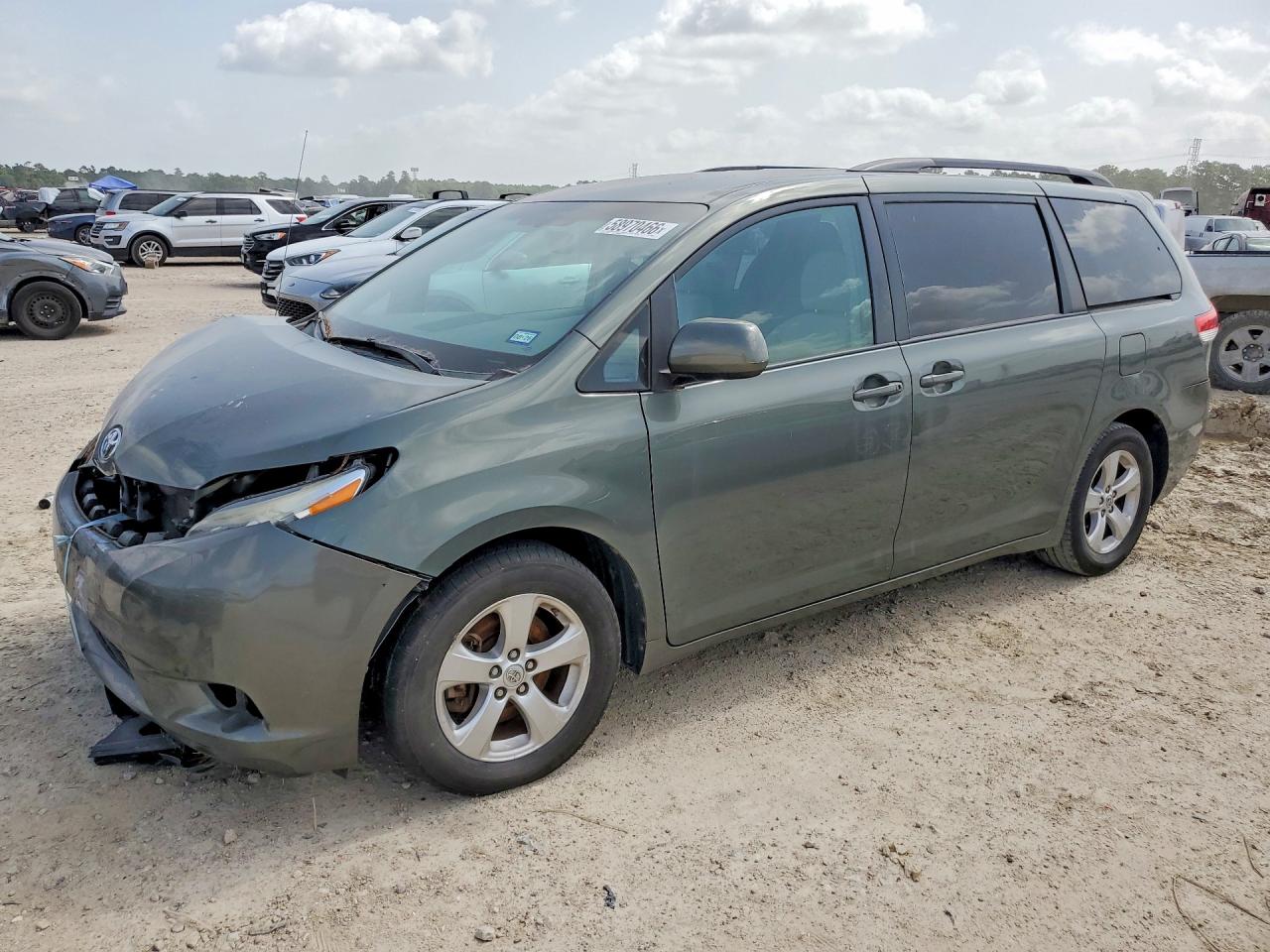 2013 Toyota Sienna Le Green vin: 5TDKK3DCXDS386504