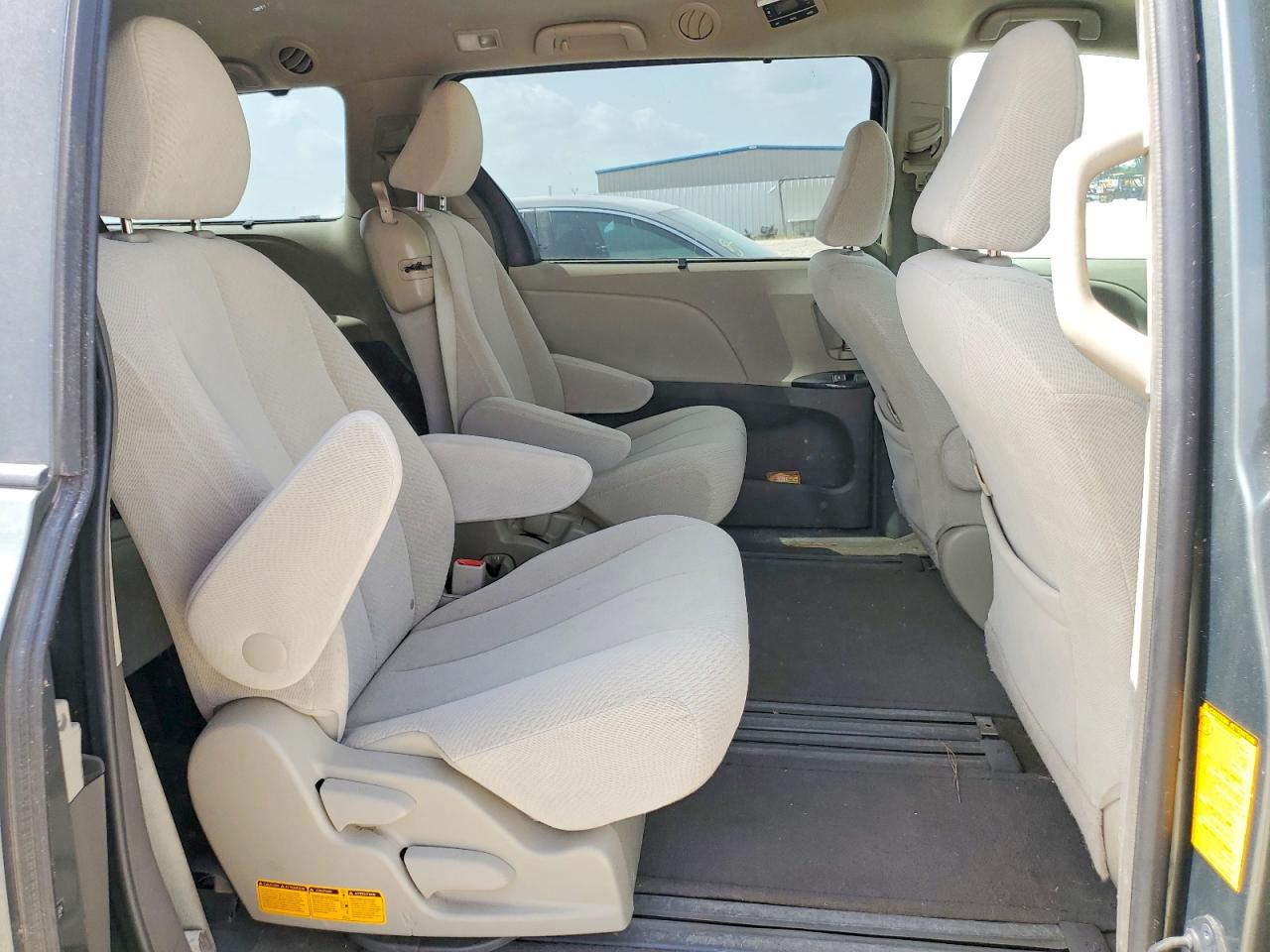 2013 Toyota Sienna Le Green vin: 5TDKK3DCXDS386504