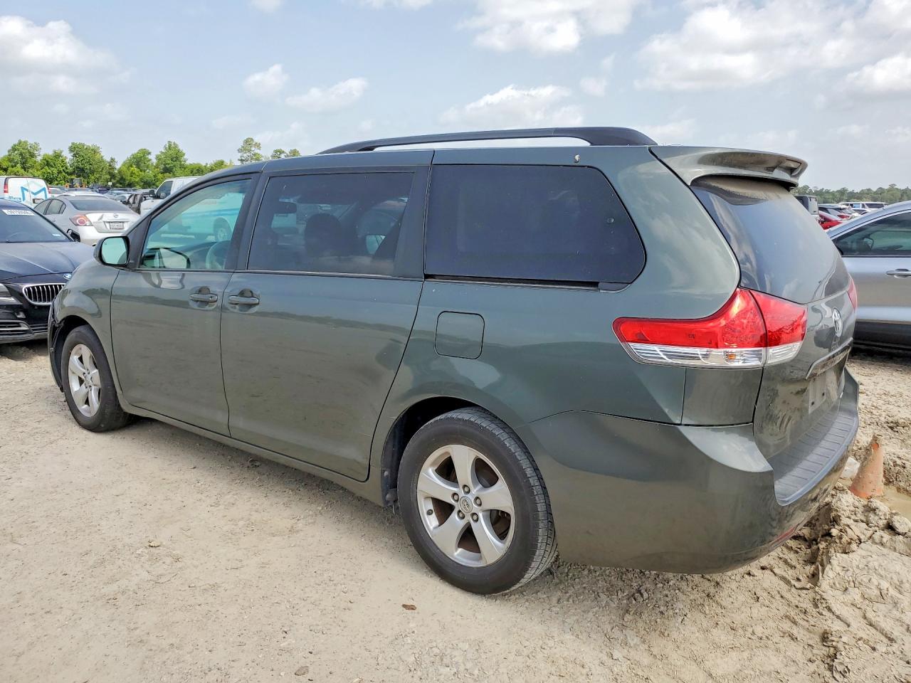 2013 Toyota Sienna Le Green vin: 5TDKK3DCXDS386504