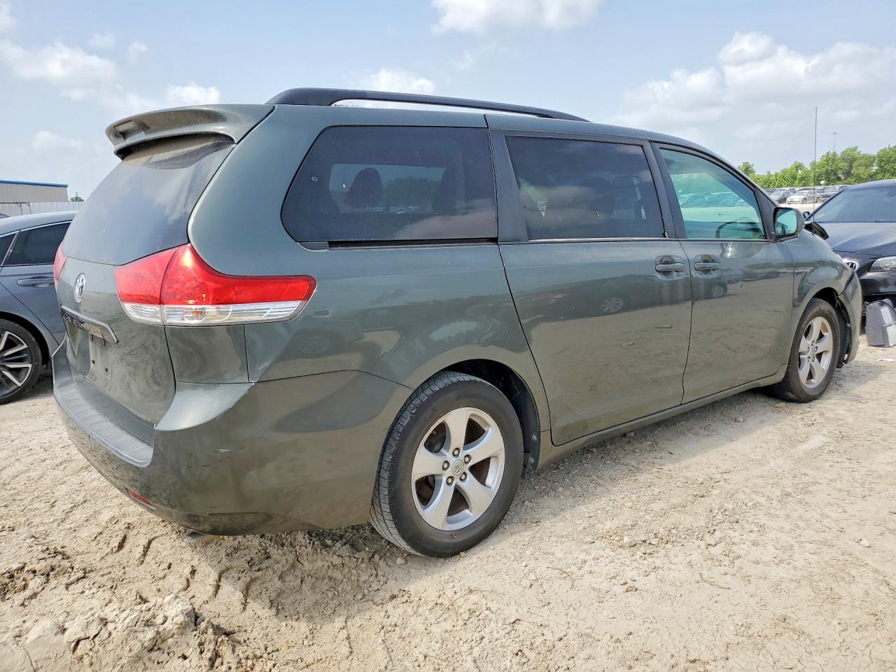 2013 Toyota Sienna Le Green vin: 5TDKK3DCXDS386504