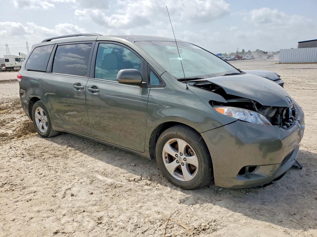 2013 Toyota Sienna Le Green vin: 5TDKK3DCXDS386504