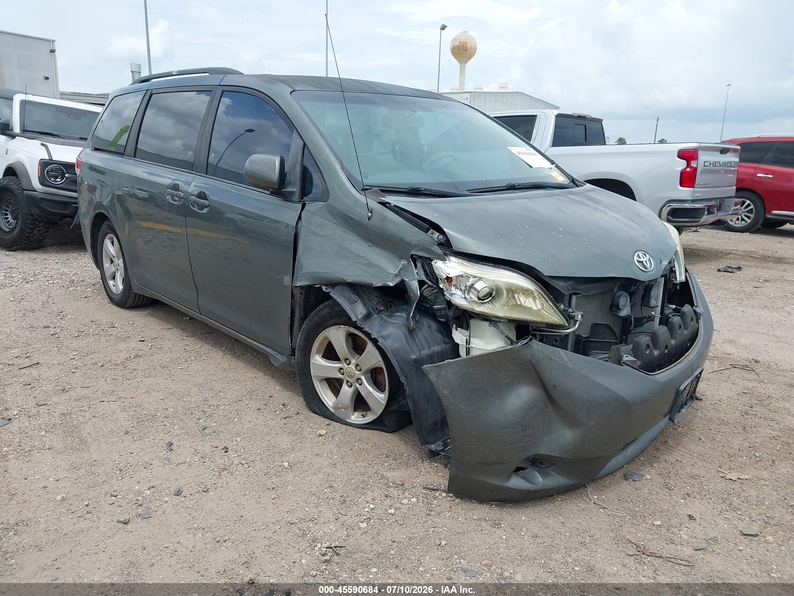 2013 Toyota Sienna Le V6 8 Passenger Gray vin: 5TDKK3DCXDS400837
