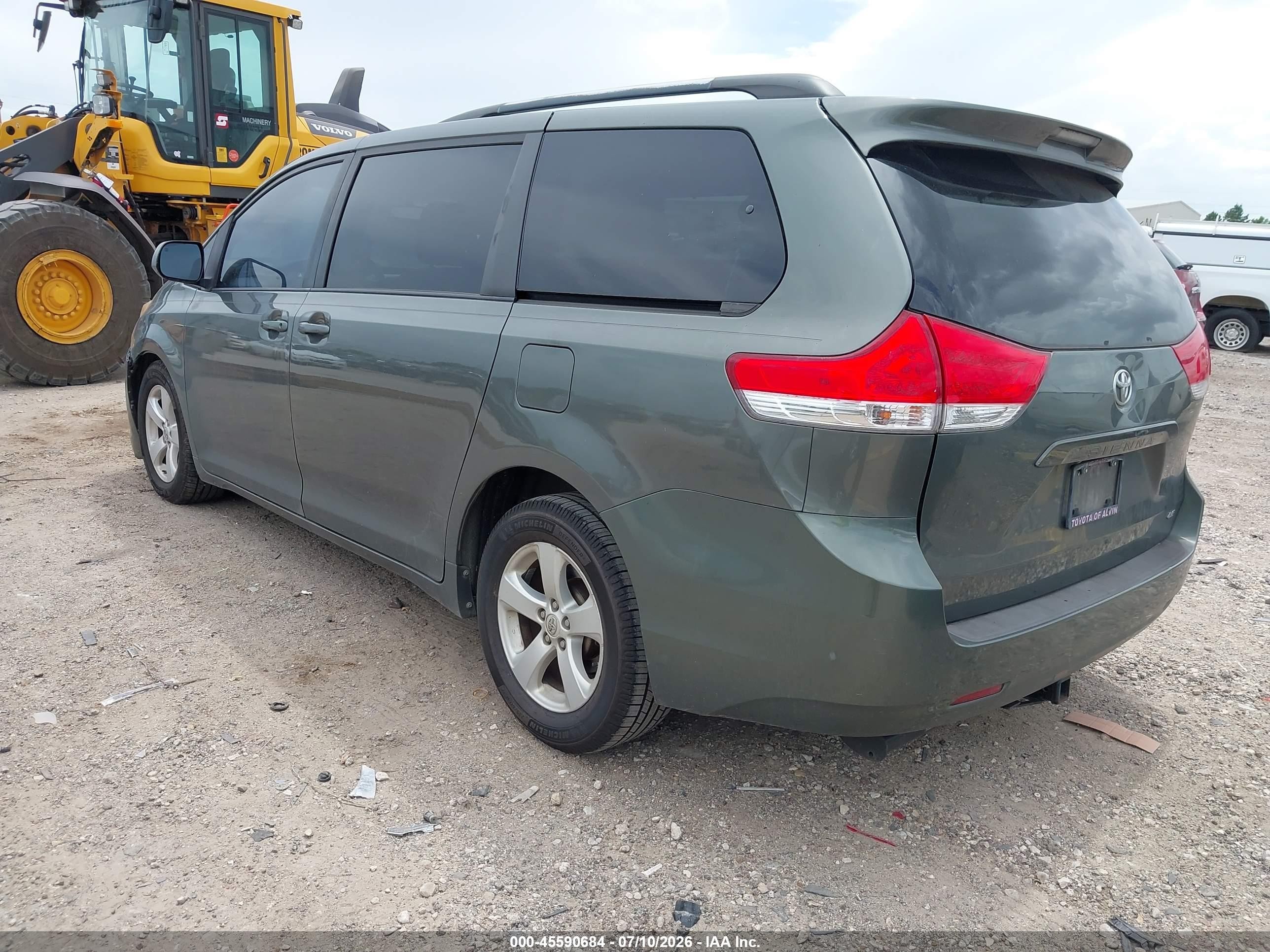 2013 Toyota Sienna Le V6 8 Passenger Gray vin: 5TDKK3DCXDS400837