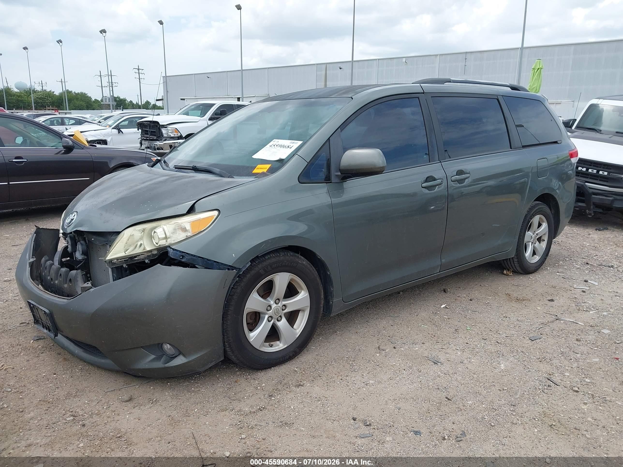 2013 Toyota Sienna Le V6 8 Passenger Gray vin: 5TDKK3DCXDS400837