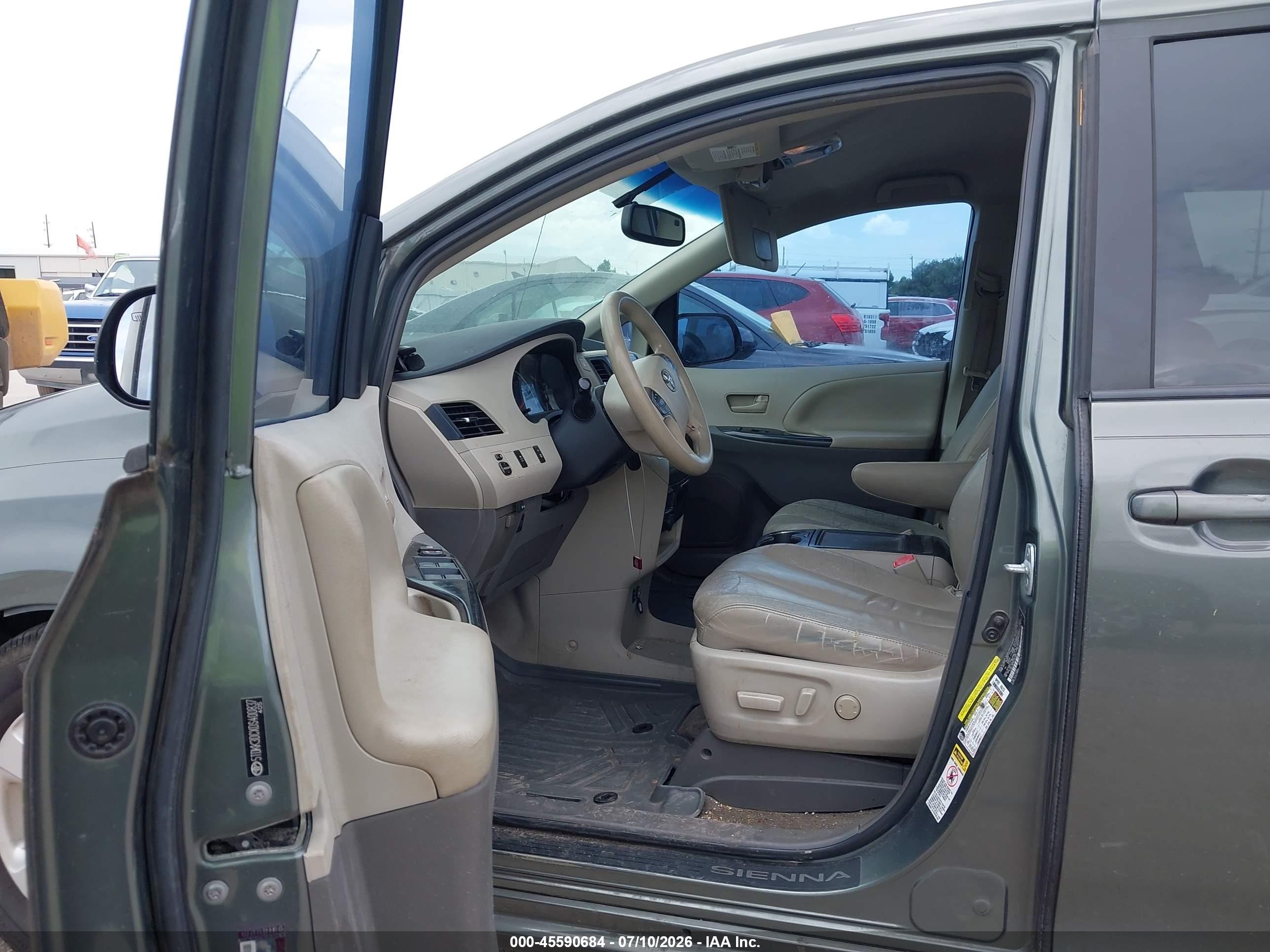2013 Toyota Sienna Le V6 8 Passenger Gray vin: 5TDKK3DCXDS400837