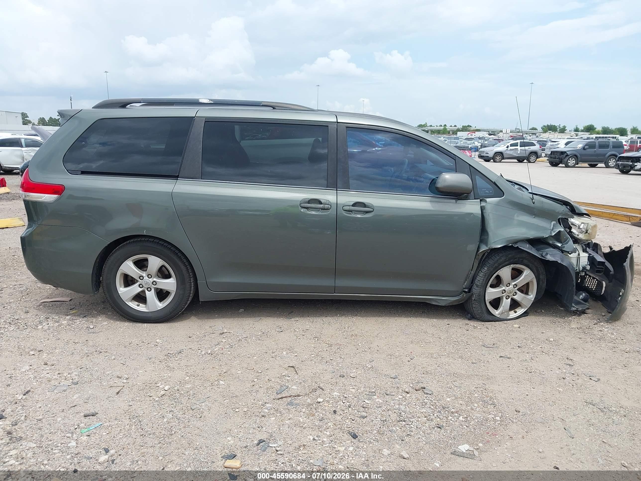2013 Toyota Sienna Le V6 8 Passenger Gray vin: 5TDKK3DCXDS400837