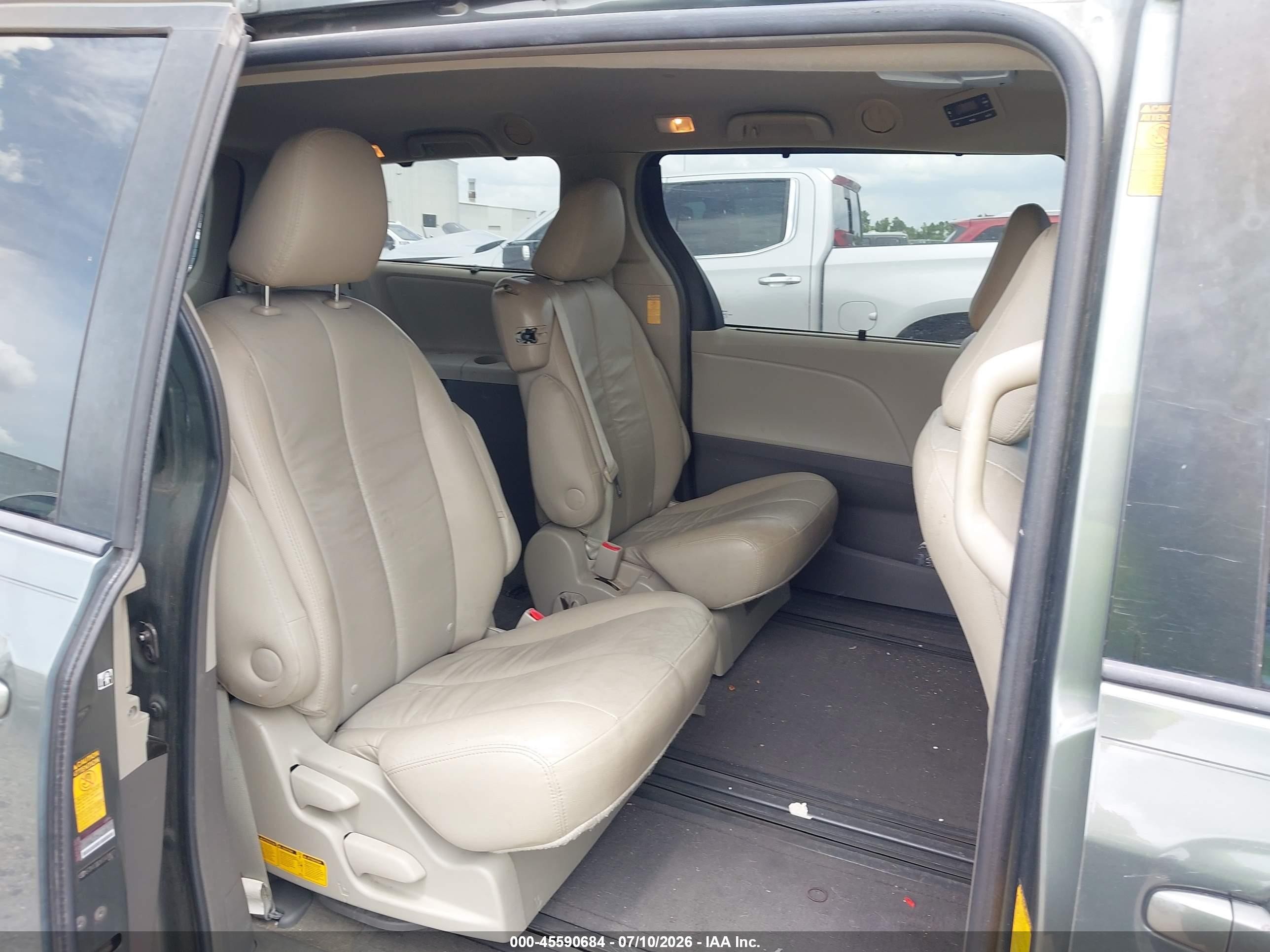 2013 Toyota Sienna Le V6 8 Passenger Gray vin: 5TDKK3DCXDS400837