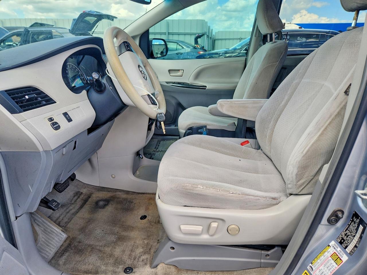 2013 Toyota Sienna Le Бирюзовый vin: 5TDKK3DCXDS401650