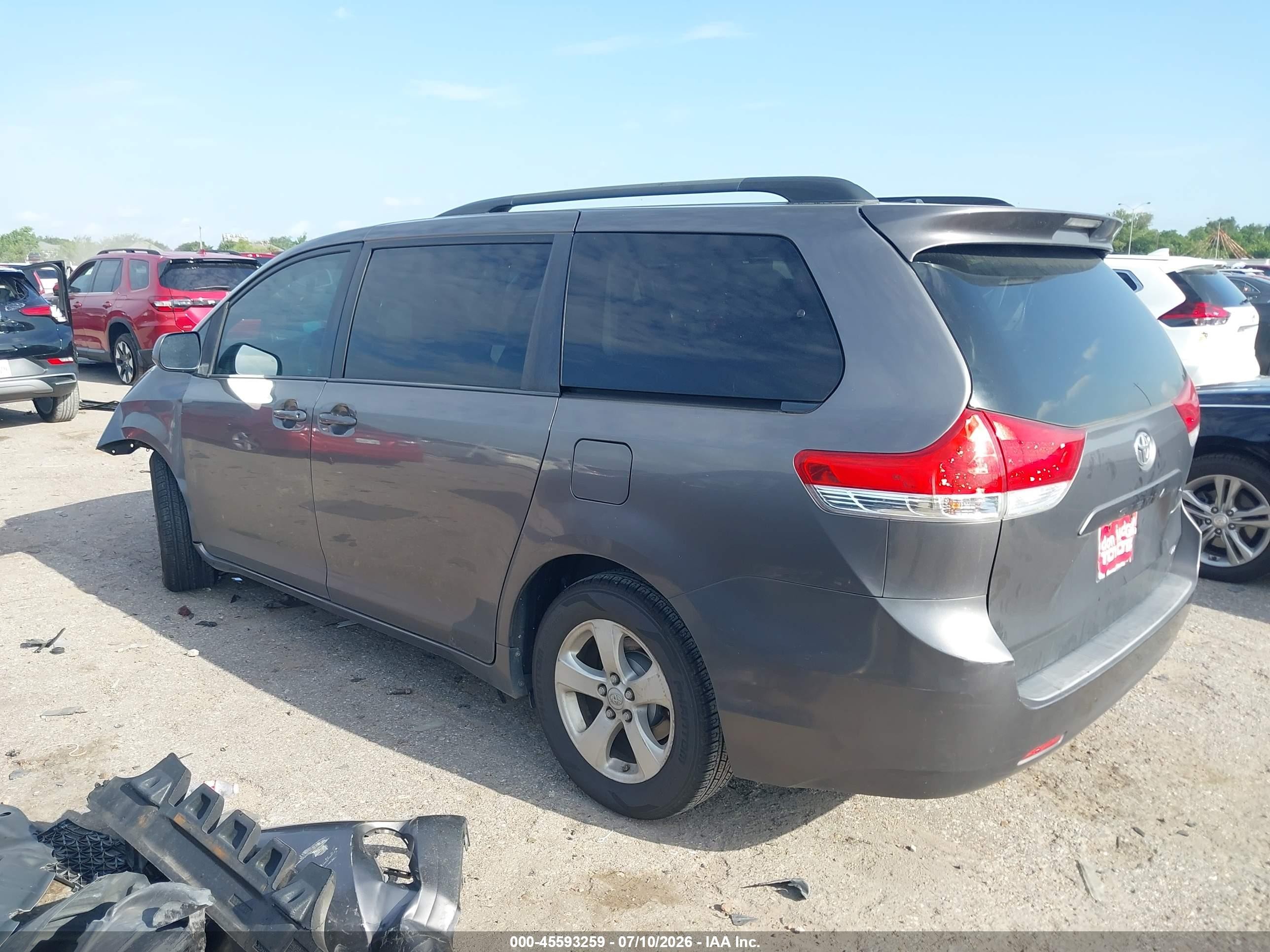 2013 Toyota Sienna Le V6 8 Passenger Gray vin: 5TDKK3DCXDS404502