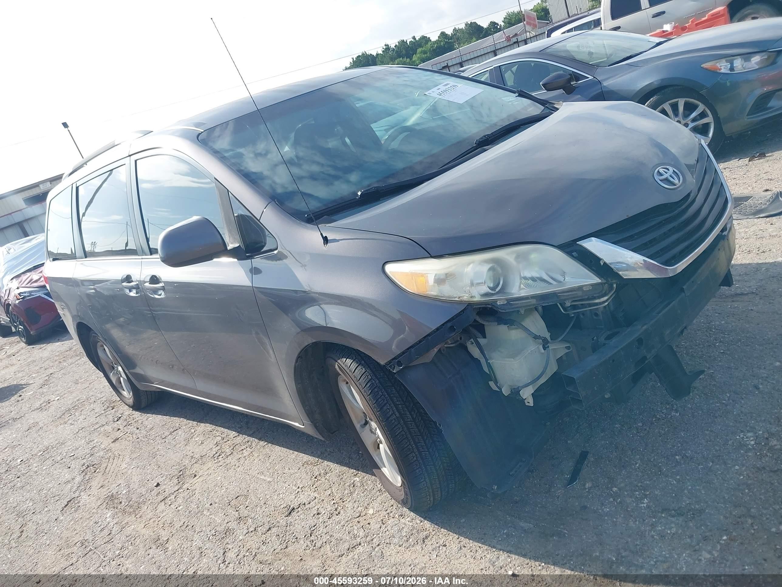 2013 Toyota Sienna Le V6 8 Passenger Gray vin: 5TDKK3DCXDS404502