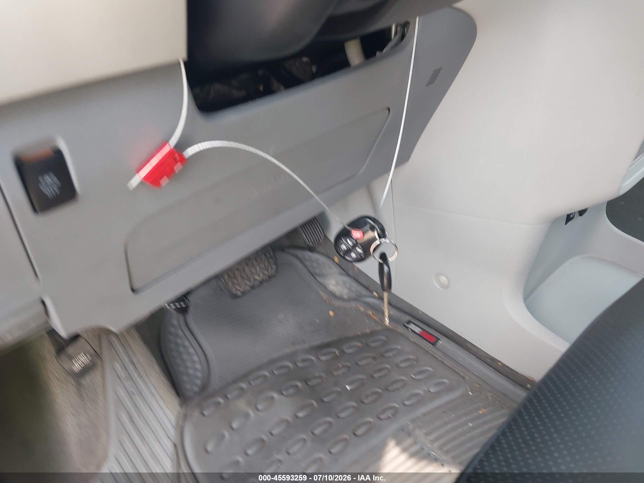 2013 Toyota Sienna Le V6 8 Passenger Gray vin: 5TDKK3DCXDS404502