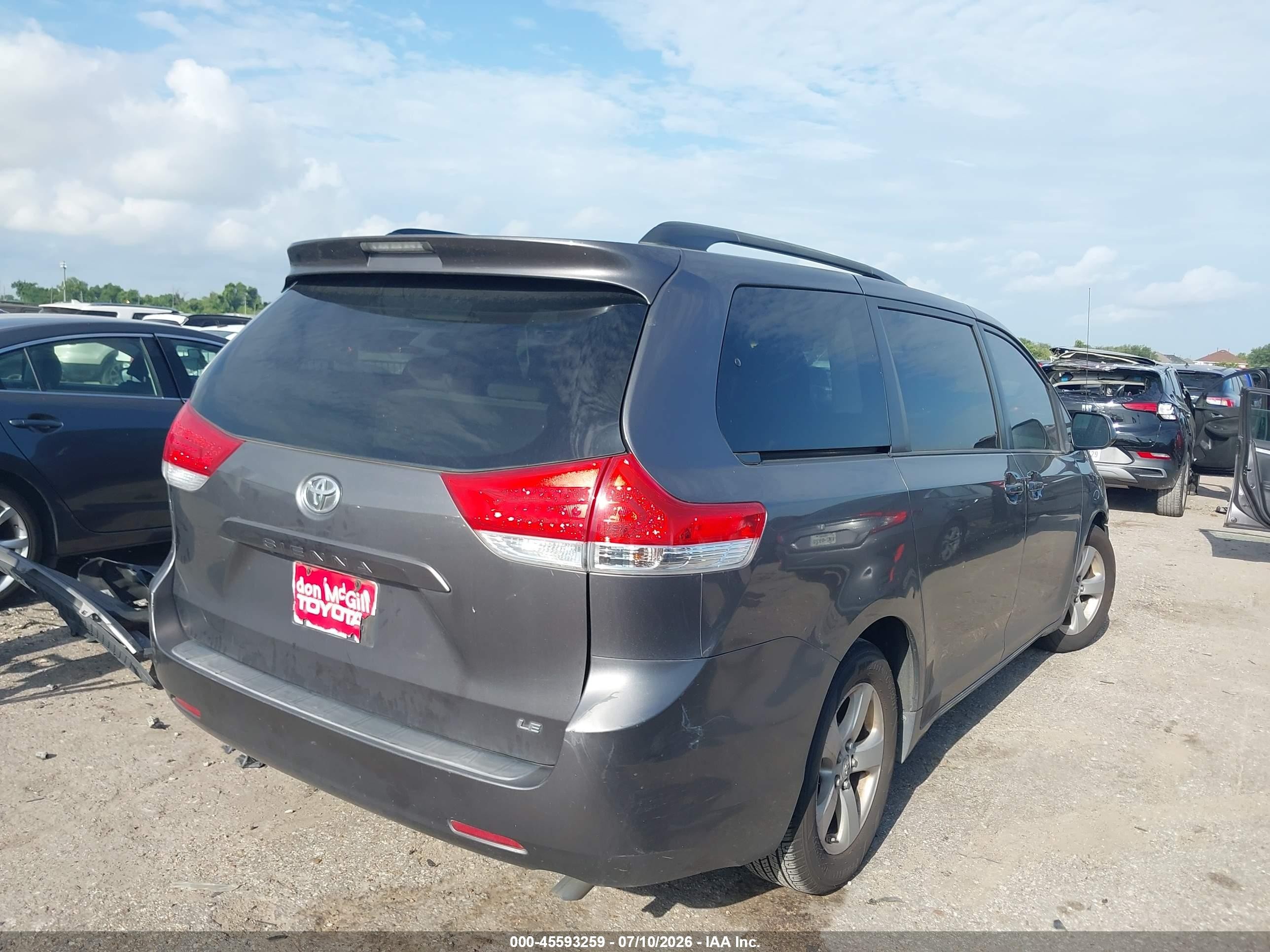 2013 Toyota Sienna Le V6 8 Passenger Gray vin: 5TDKK3DCXDS404502