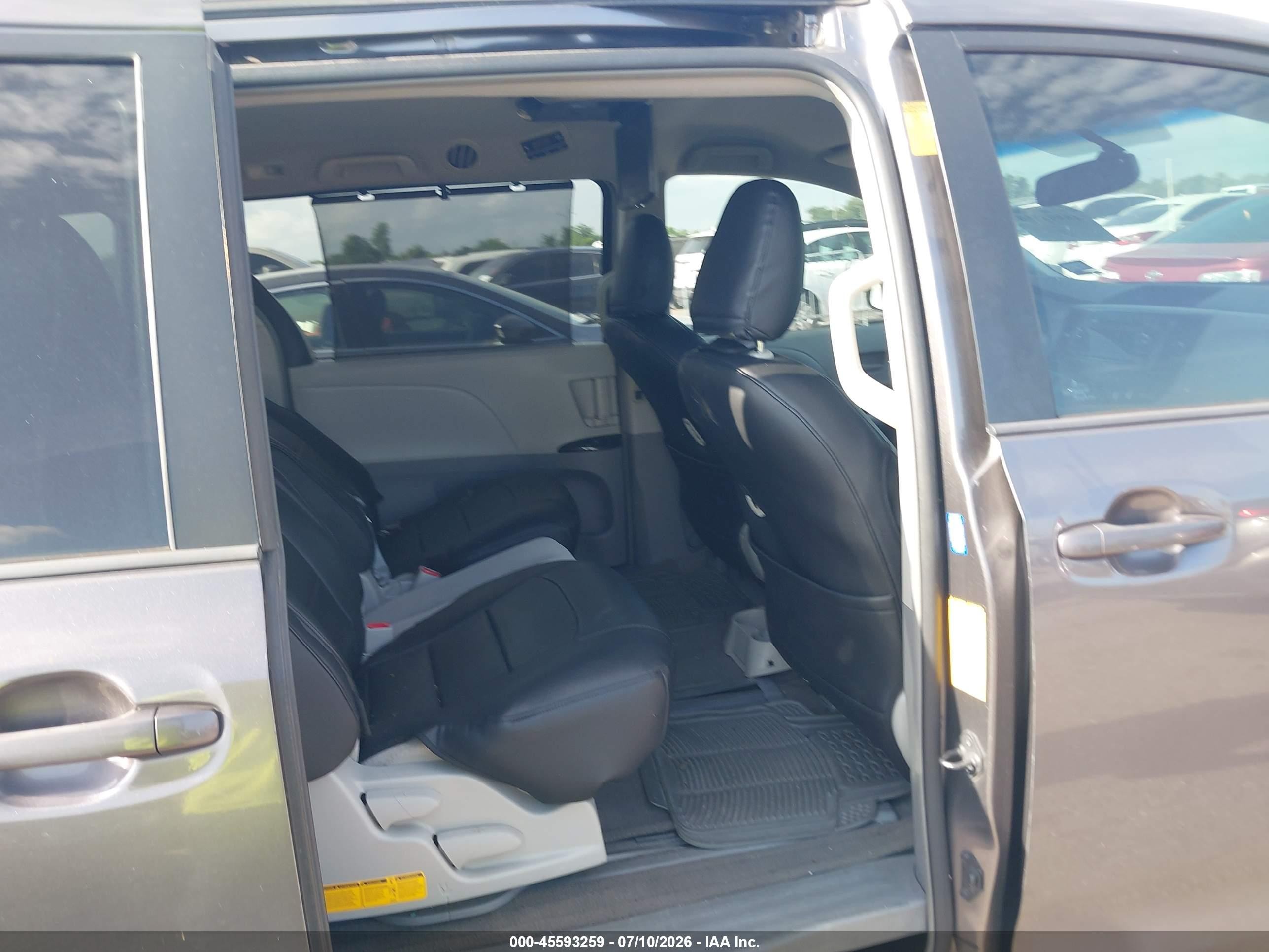 2013 Toyota Sienna Le V6 8 Passenger Gray vin: 5TDKK3DCXDS404502