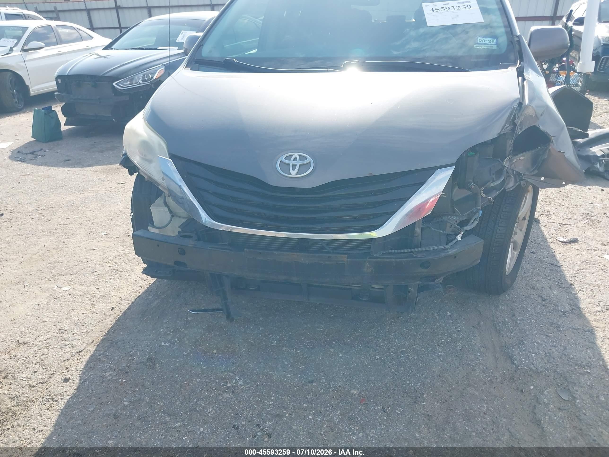 2013 Toyota Sienna Le V6 8 Passenger Gray vin: 5TDKK3DCXDS404502