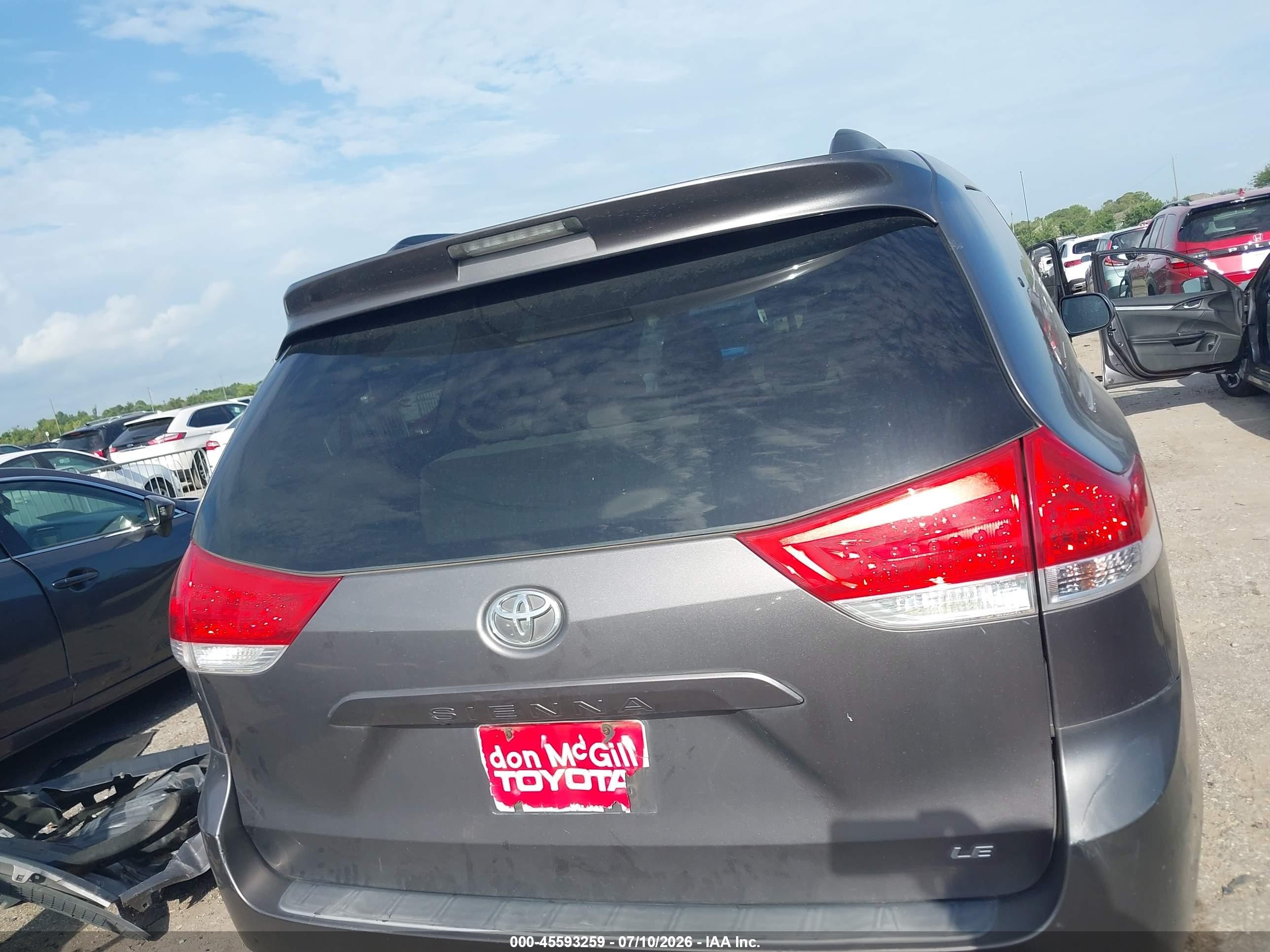 2013 Toyota Sienna Le V6 8 Passenger Gray vin: 5TDKK3DCXDS404502