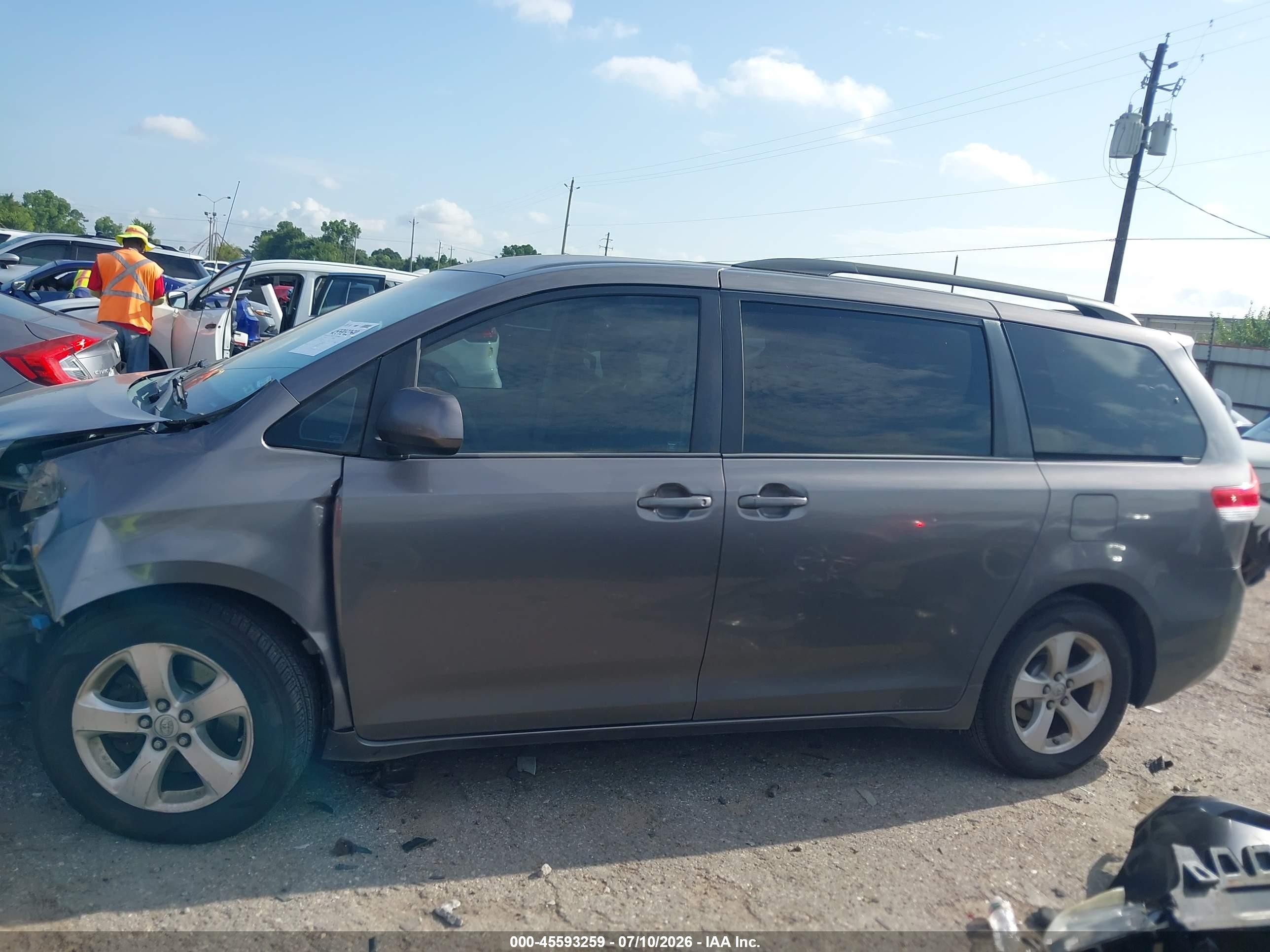 2013 Toyota Sienna Le V6 8 Passenger Gray vin: 5TDKK3DCXDS404502